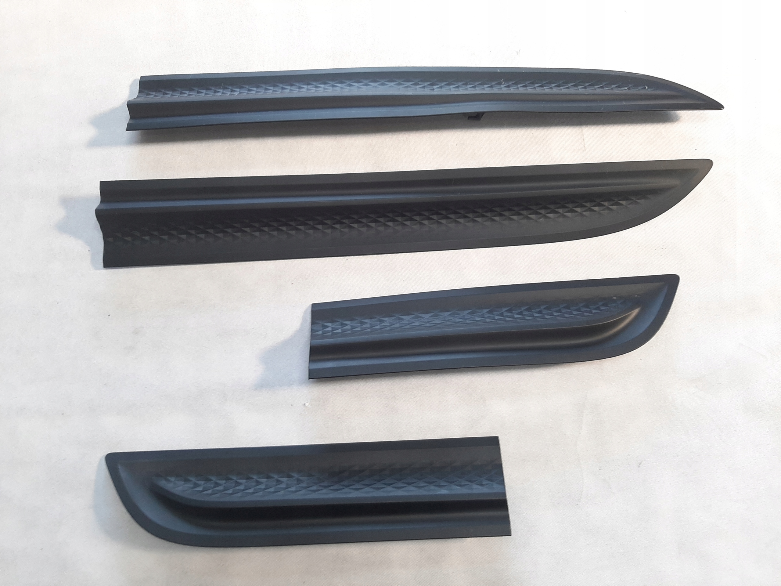 PORSCHE MACAN GTS LIFT 2021- LISTWA DRZWI KOMPLET 95B837890.1R - obrazek 2