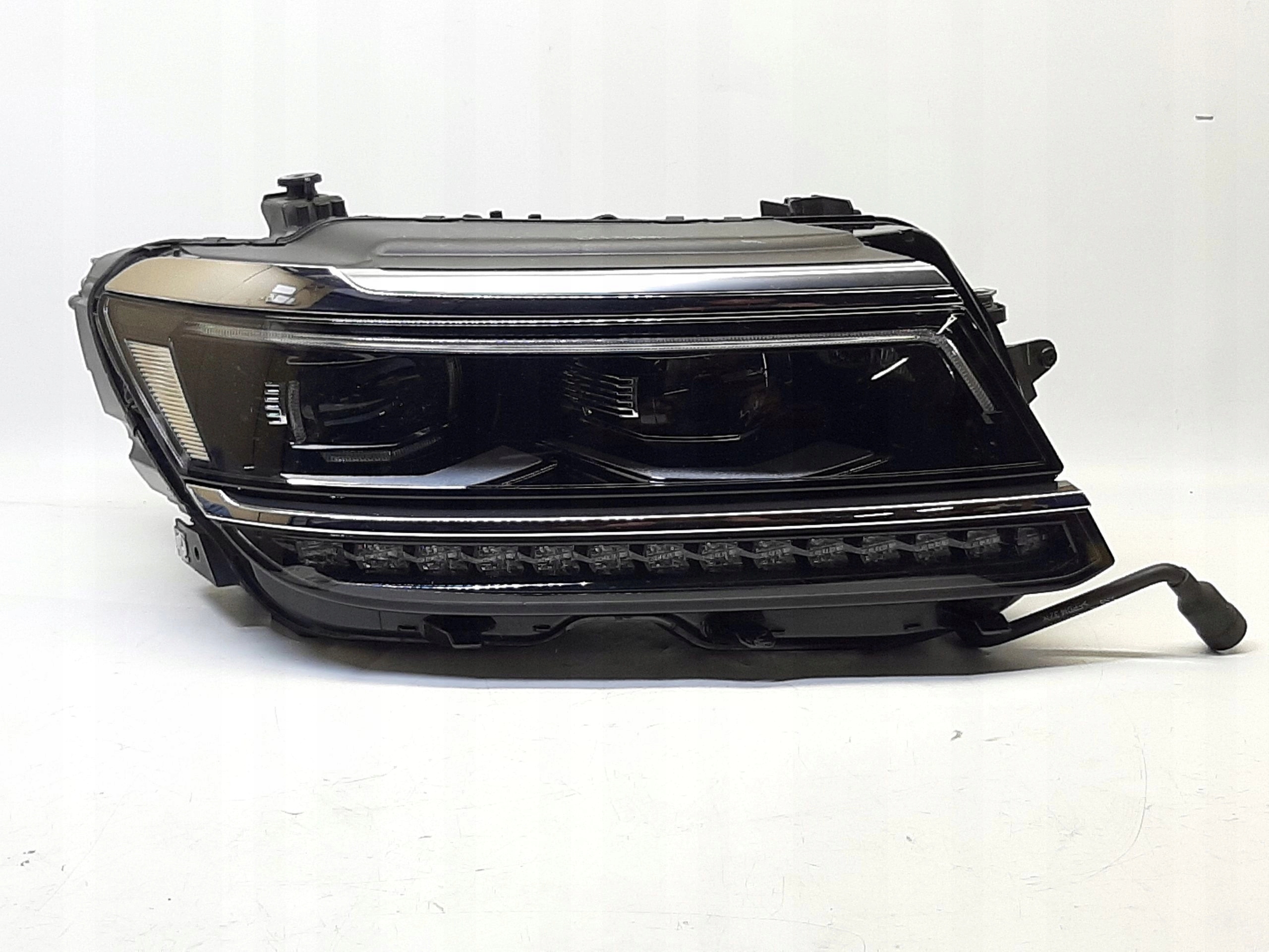 VW TIGUAN II 2016-2020 LAMPA REFLEKTOR LED PRAWY 5NN941082C - obrazek 2