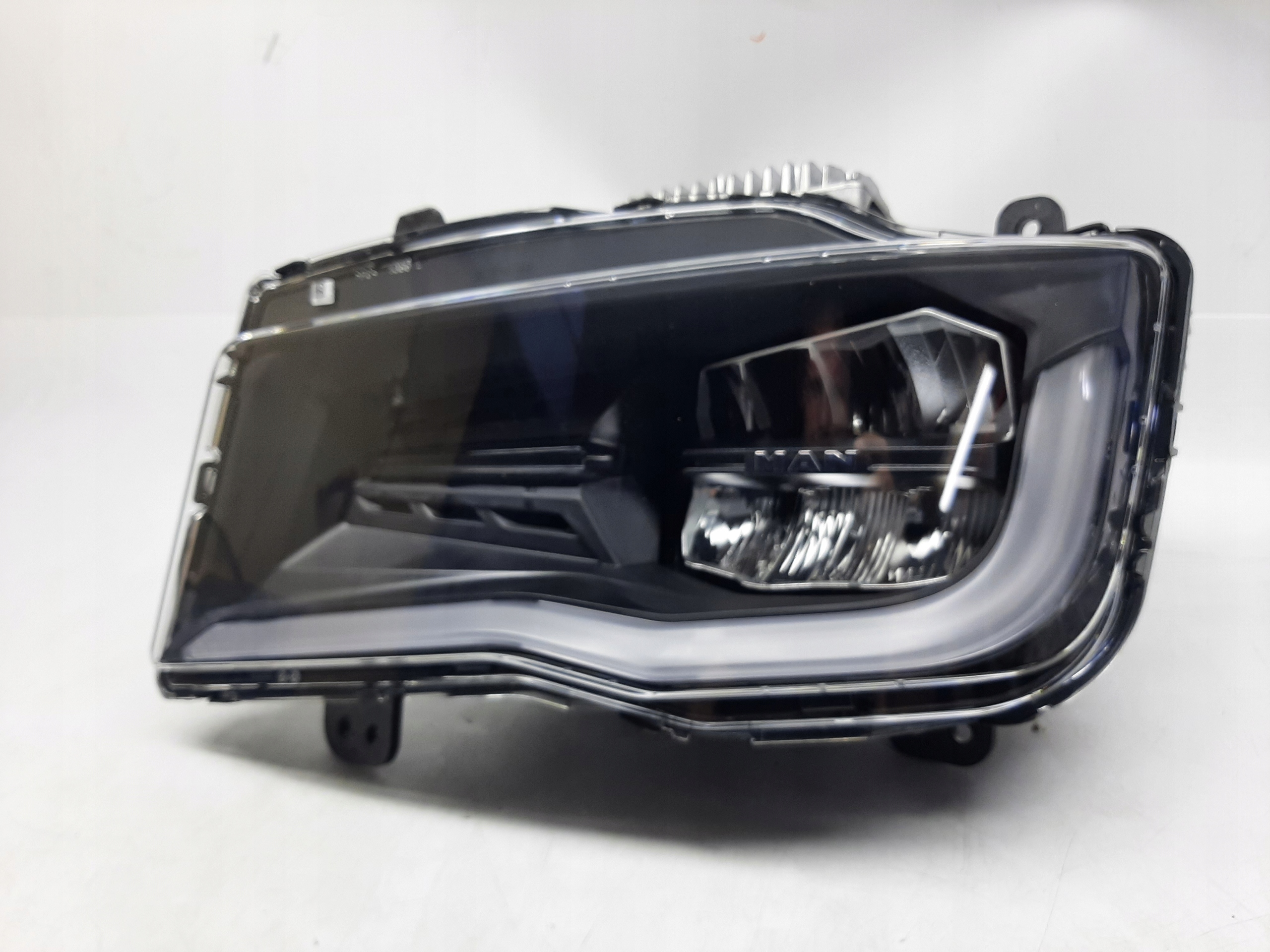 MAN TGX TGS REFLEKTOR LAMPA LED PRZÓD LEWA 81251016861 - obrazek 2