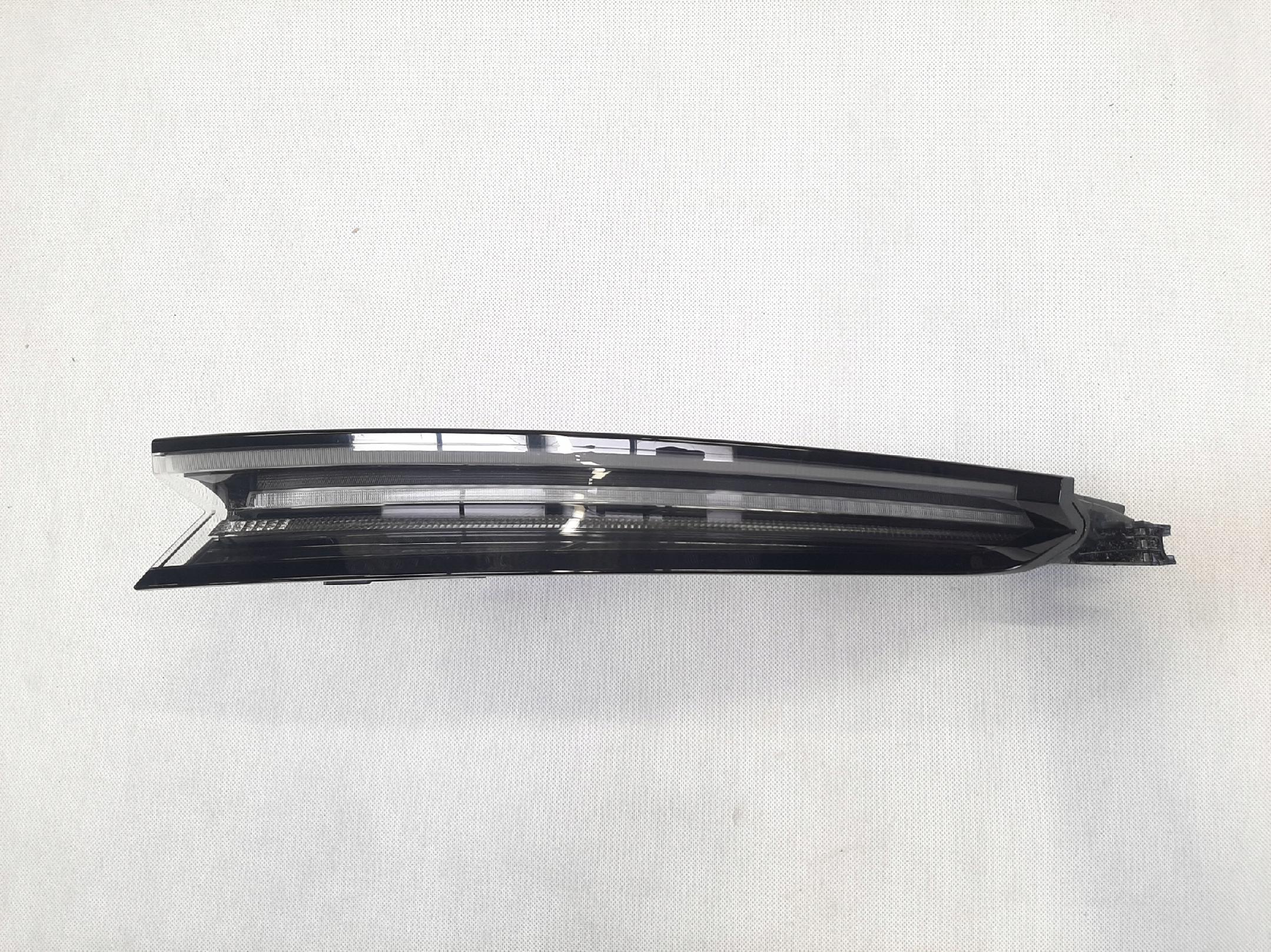 PORSCHE TAYCAN LAMPA TYŁ TYLNA PRAWA PRAWY SAE 9J1945308A