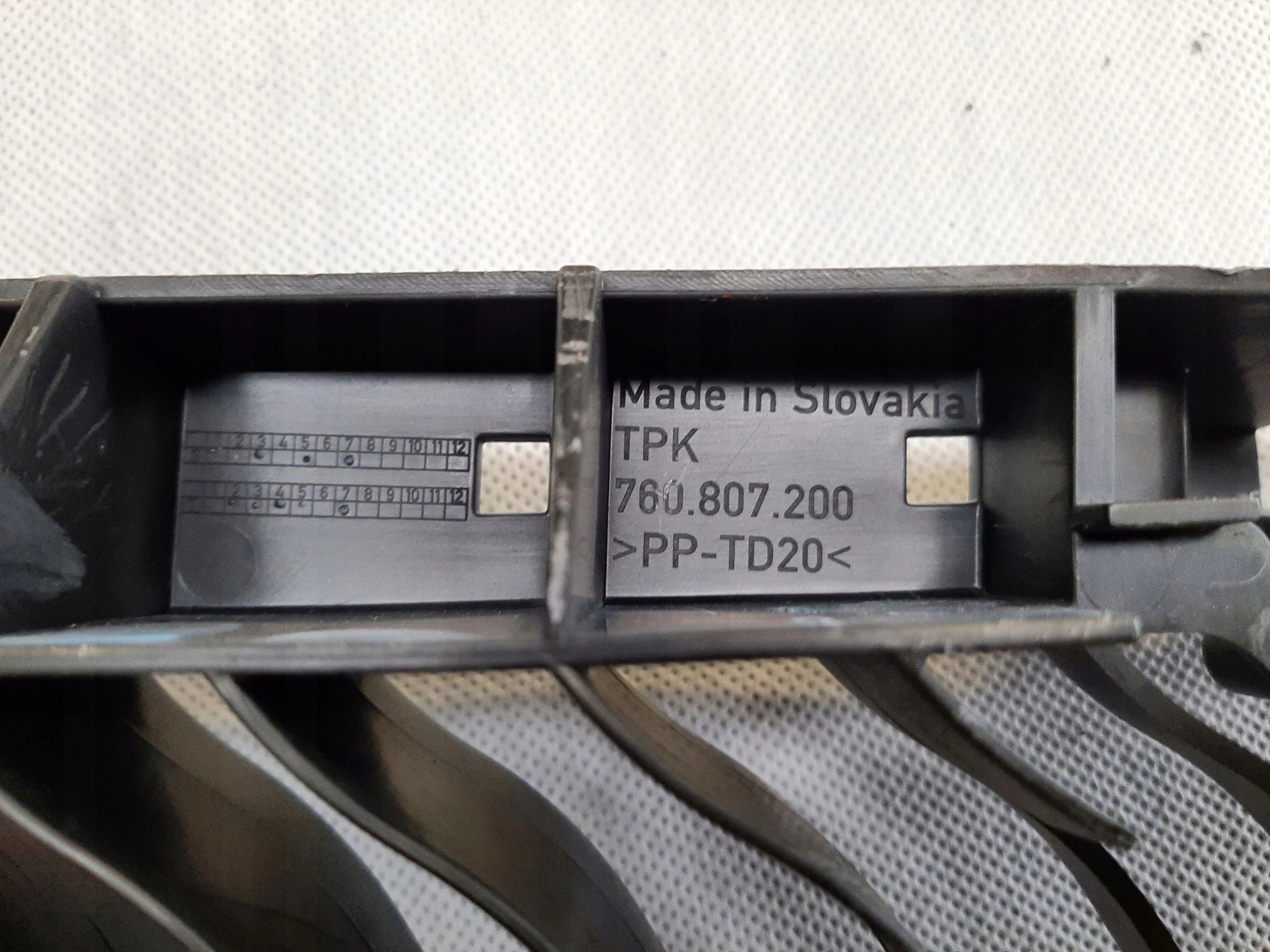 VW TOUAREG ŚLIZG ZDERZAKA TYŁ 760807200 mocowanie - obrazek 3