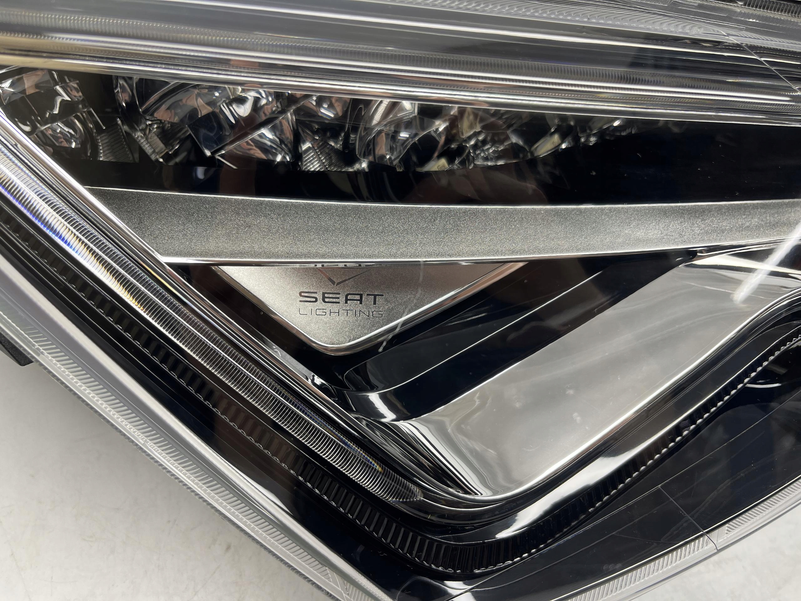 SEAT ATECA REFLEKOTR PRZÓD PRZEDNI PRAWY LED 576941008D - obrazek 5