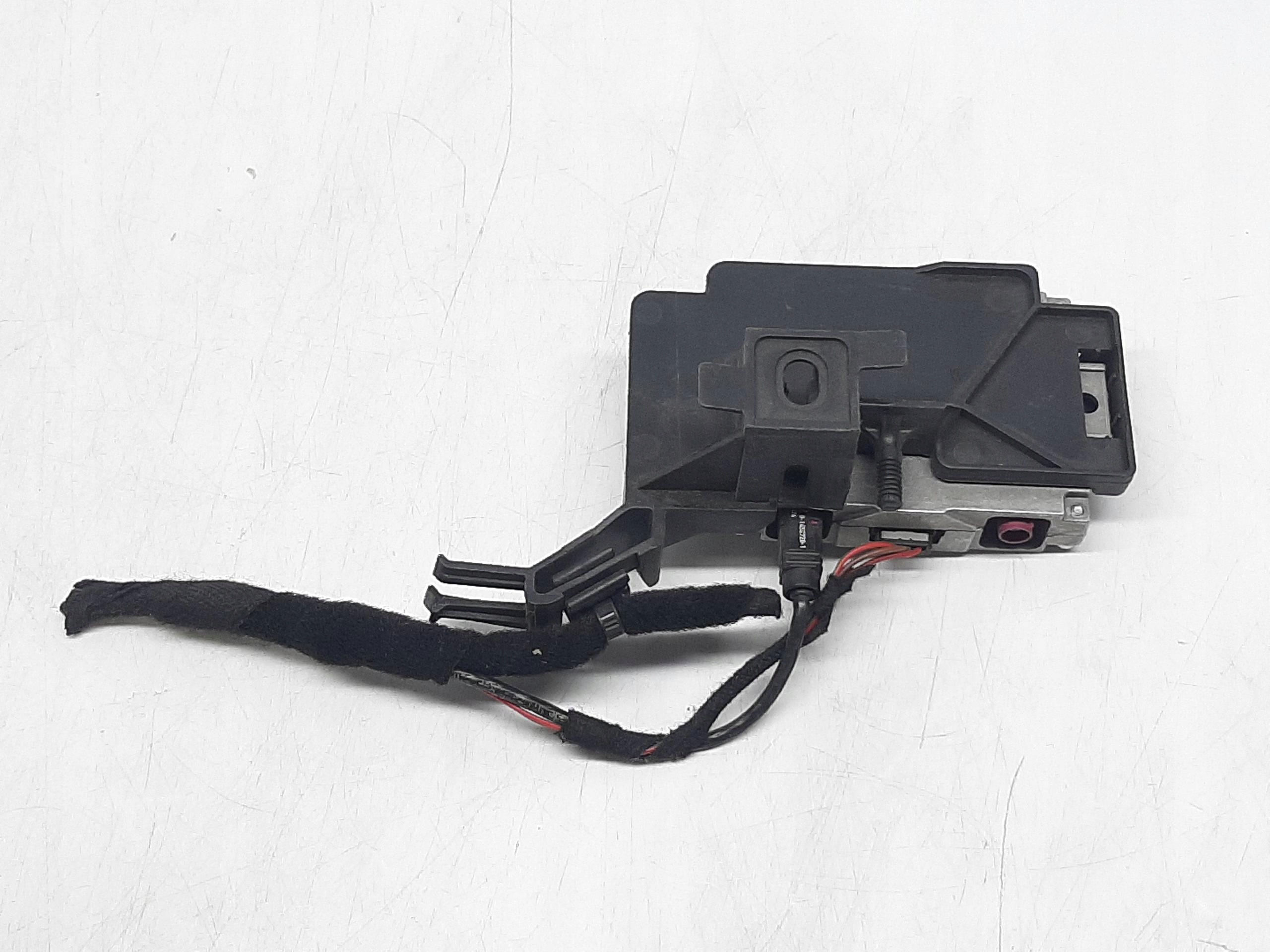 AUDI A8 D4 WZMACNIACZ ANTENOWY 4H0035456 - obrazek 4