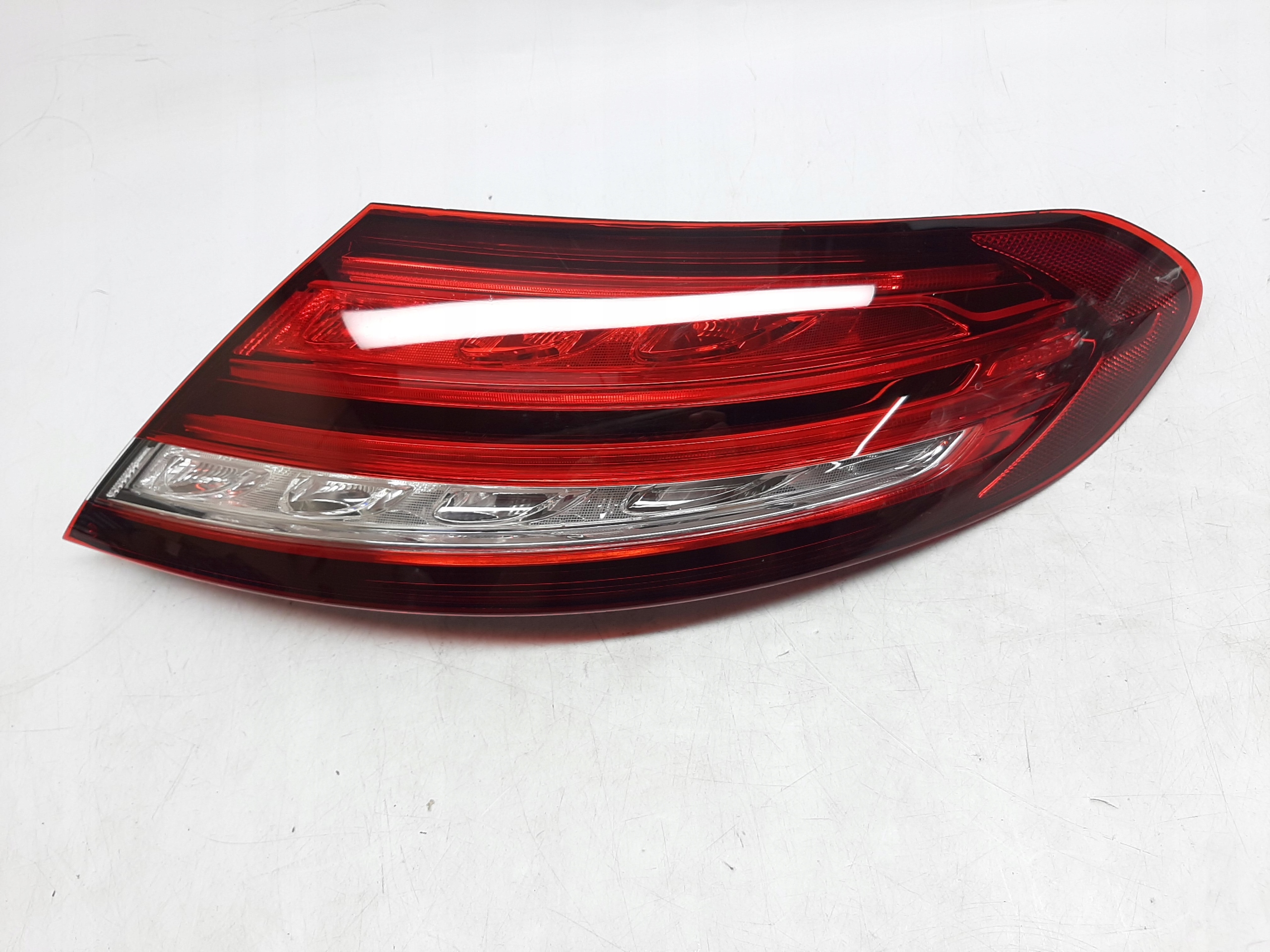 MERCEDES-BENZ C-CLASS W205 COUPE LAMPA TYLNA TYŁ PRAWA PRAWY A2059063405