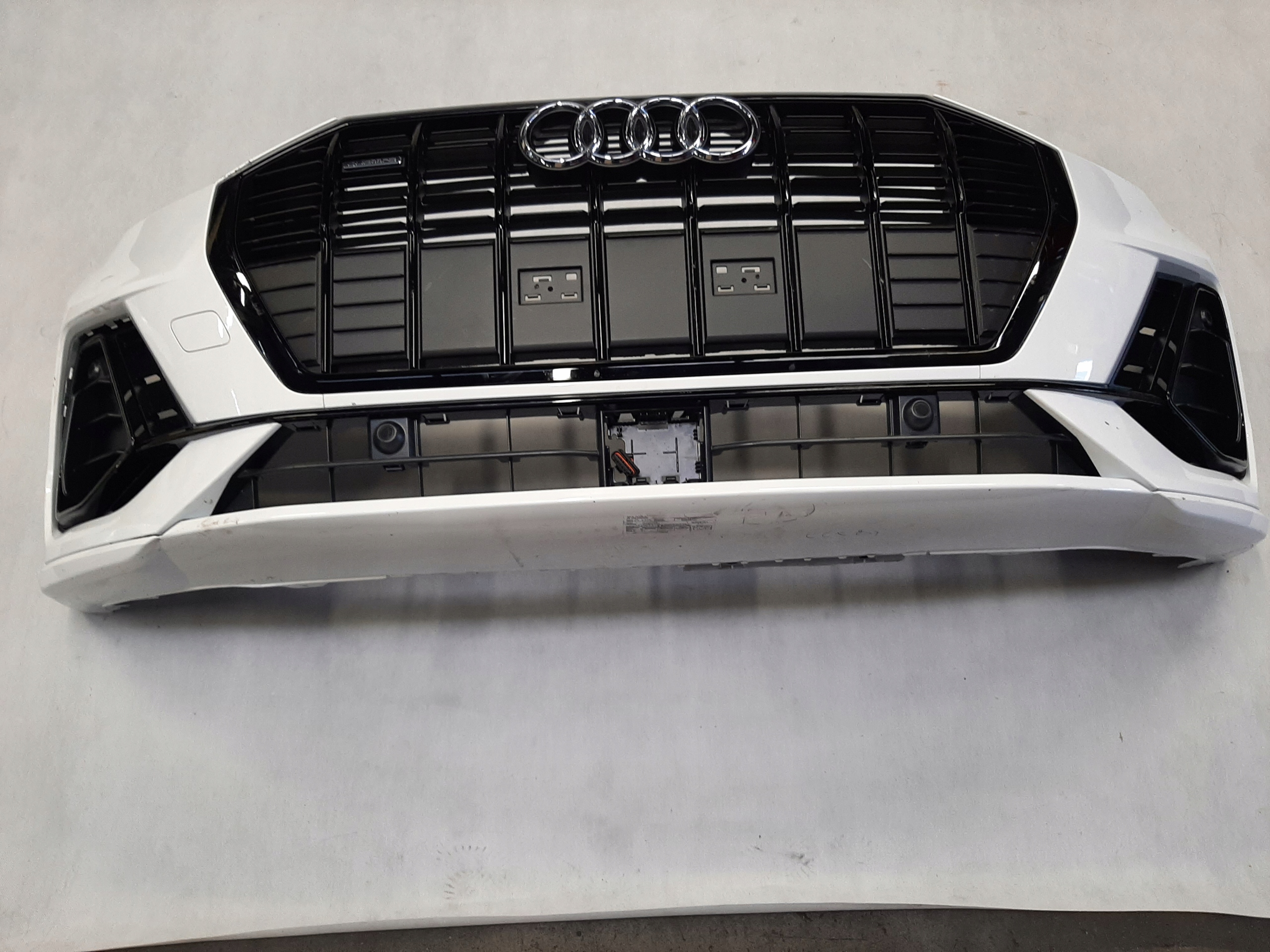 AUDI Q3 S-LINE ZDERZAK PRZÓD PRZEDNI 83A807437D - obrazek 2