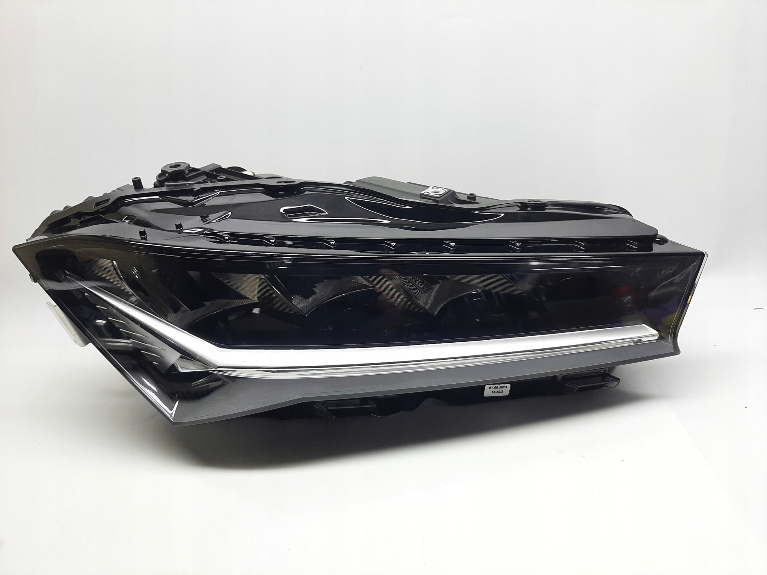 Skoda SuperB 4 2024-> Reflektor Prawy Lampa Prawa LED High Valeo 3P1941016 - obrazek 2