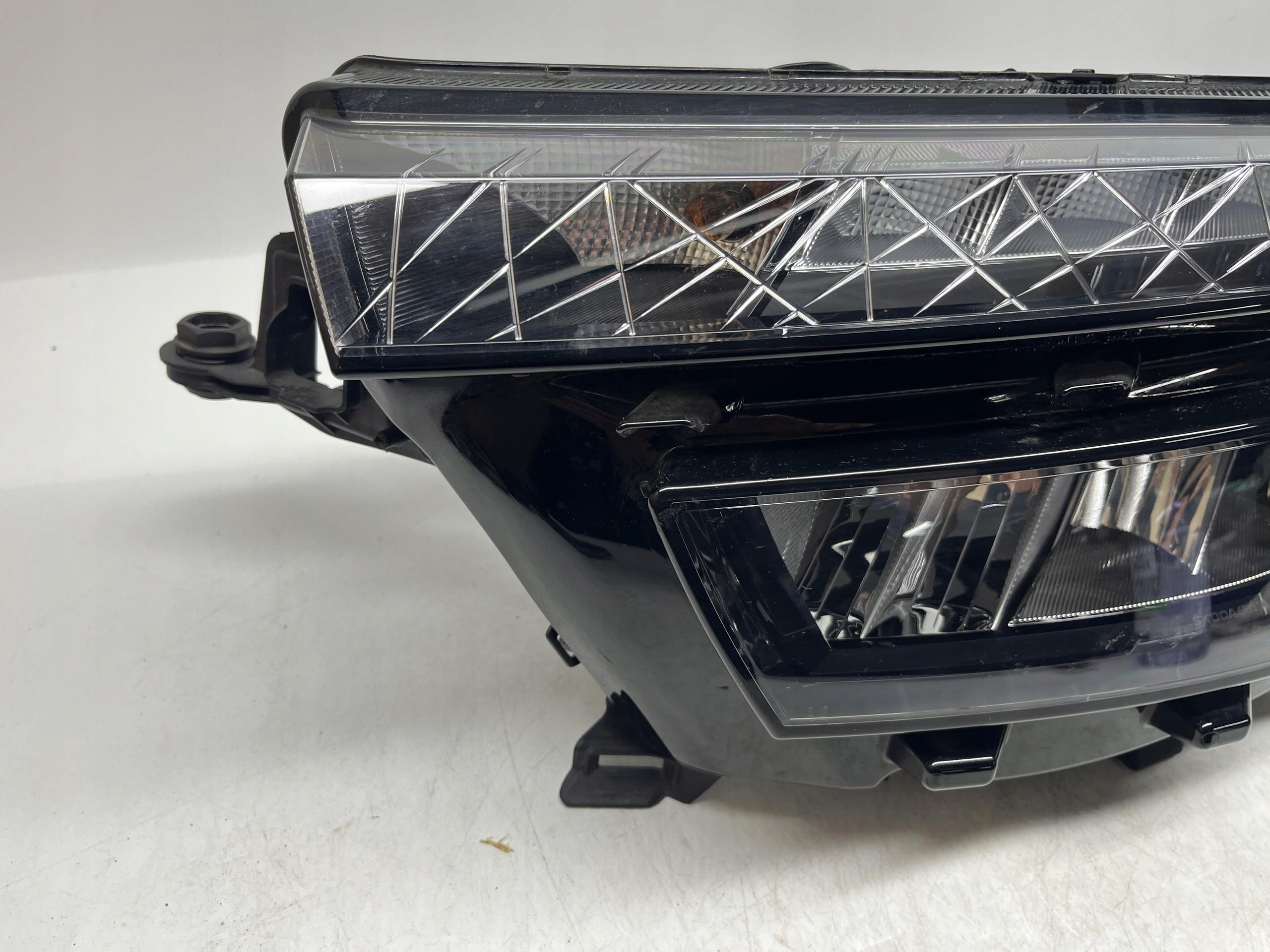 SKODA Kamiq REFLEKTOR LAMPA LEWY PRZÓD PRZEDNI LED 658941015 - obrazek 3