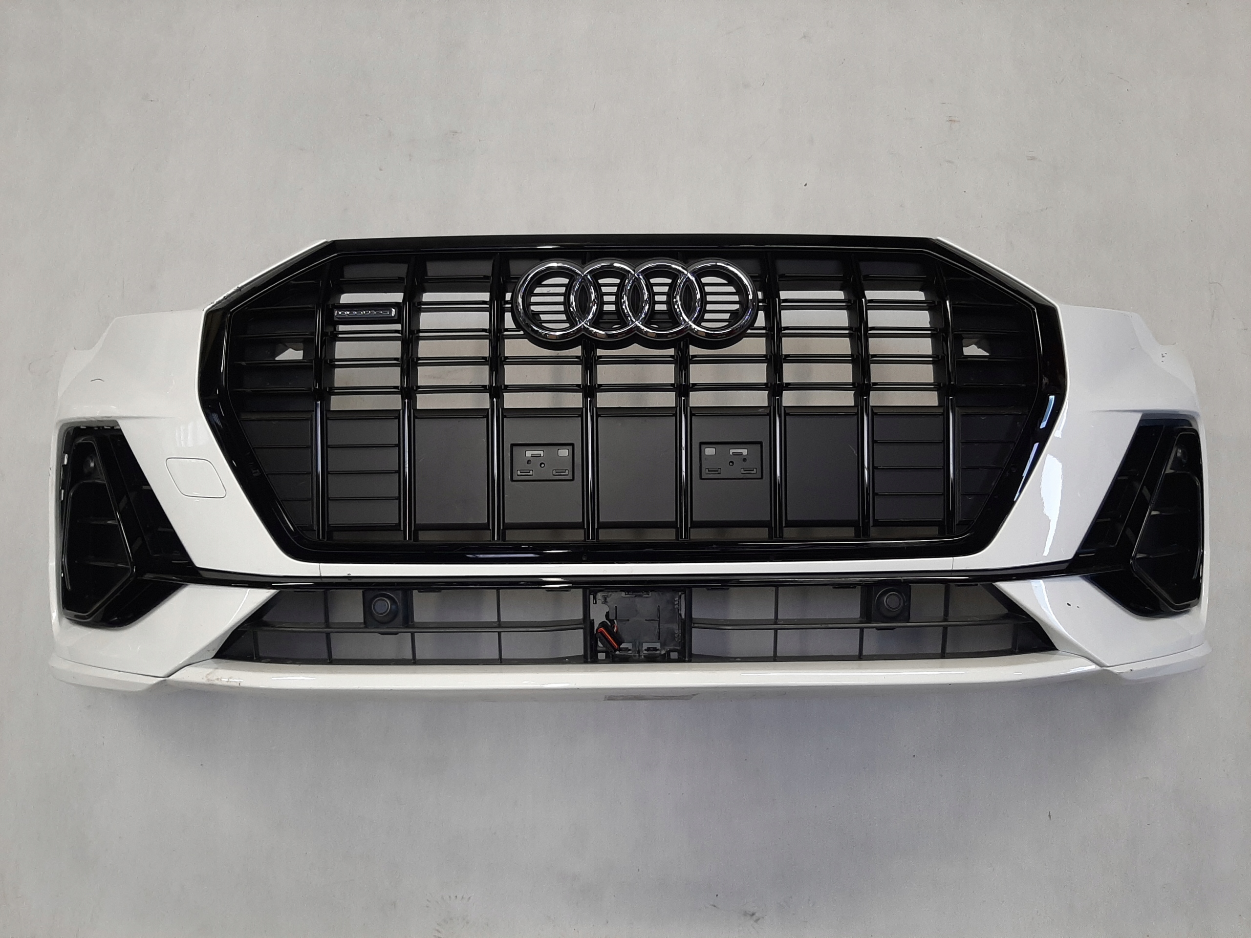 AUDI Q3 S-LINE ZDERZAK PRZÓD PRZEDNI 83A807437D