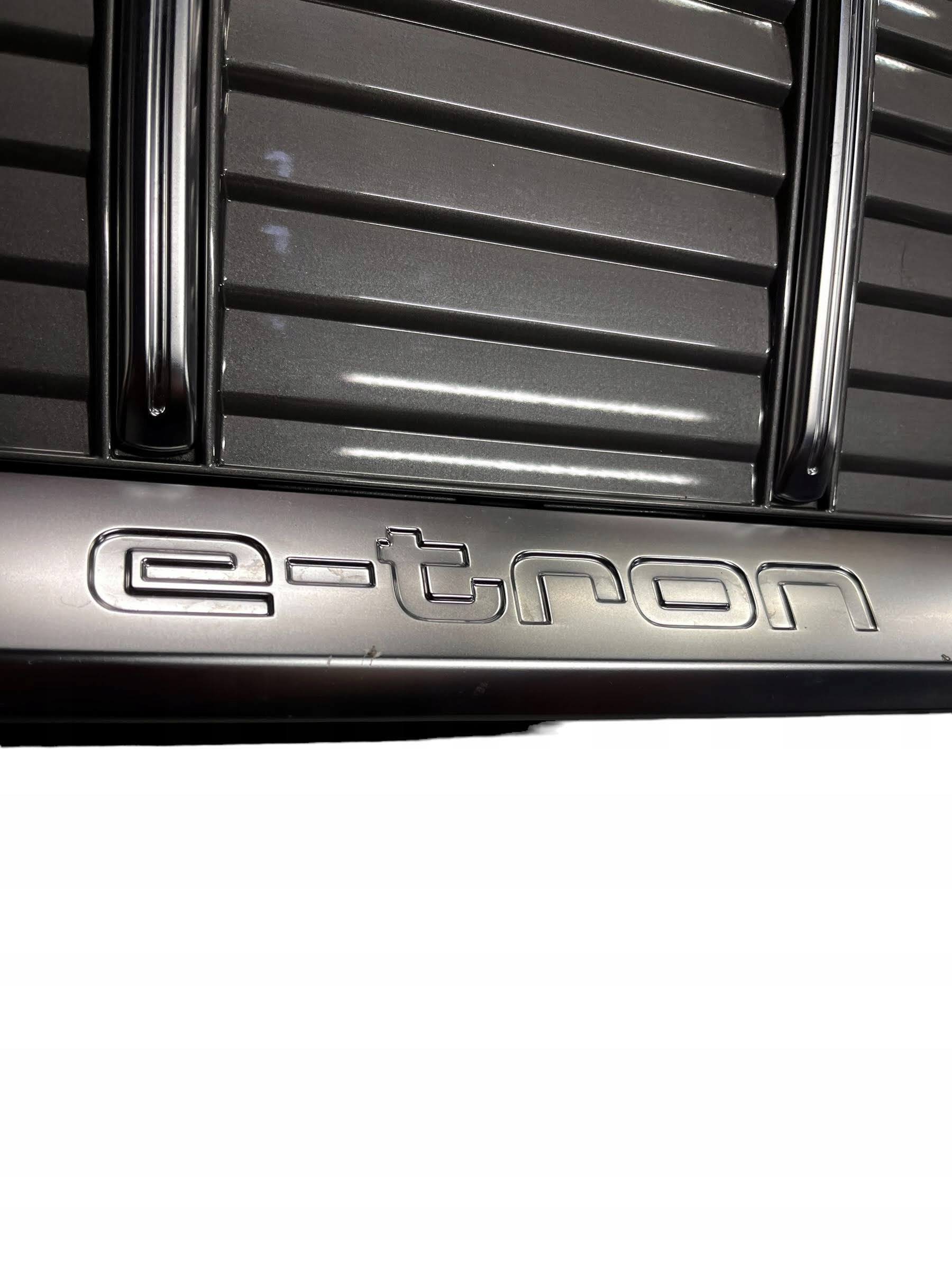 AUDI E-TRON q8 ATRAPA GRILL 4KE853651 maskownica nowa oryginał - obrazek 3