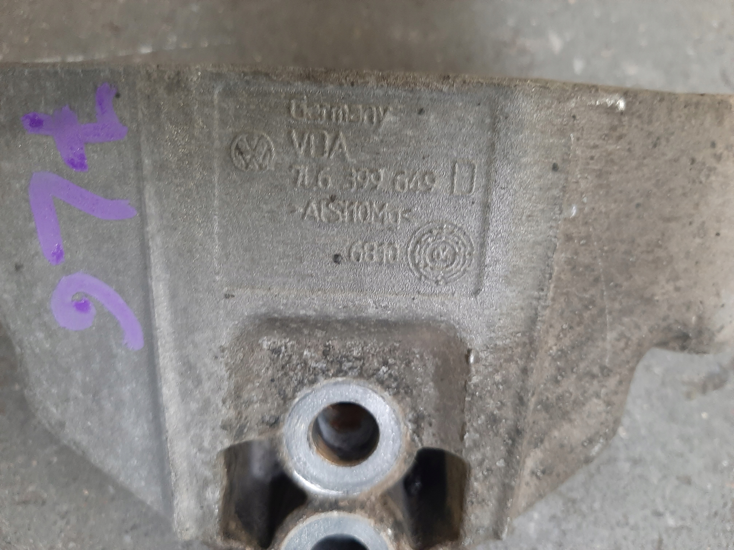 AUDI Q7 3.0 TDI 2005- ŁAPA PODPORA SKRZYNI BIEGÓW AUTOMAT 7L6399649D - obrazek 2