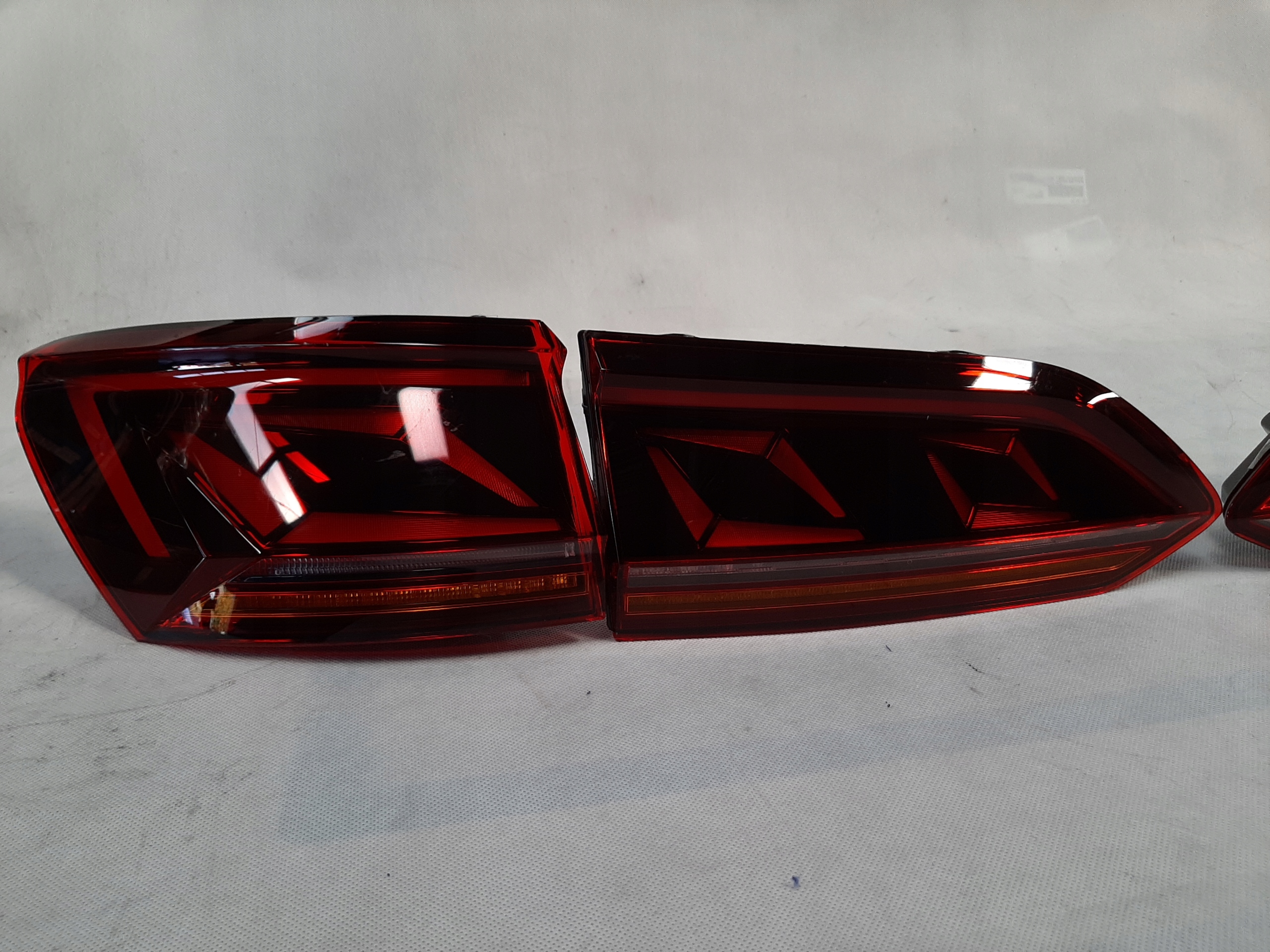 VW TOUAREG LAMPY TYŁ KOMPLET 760945308 760945208B 760945207B 760945307C - obrazek 2