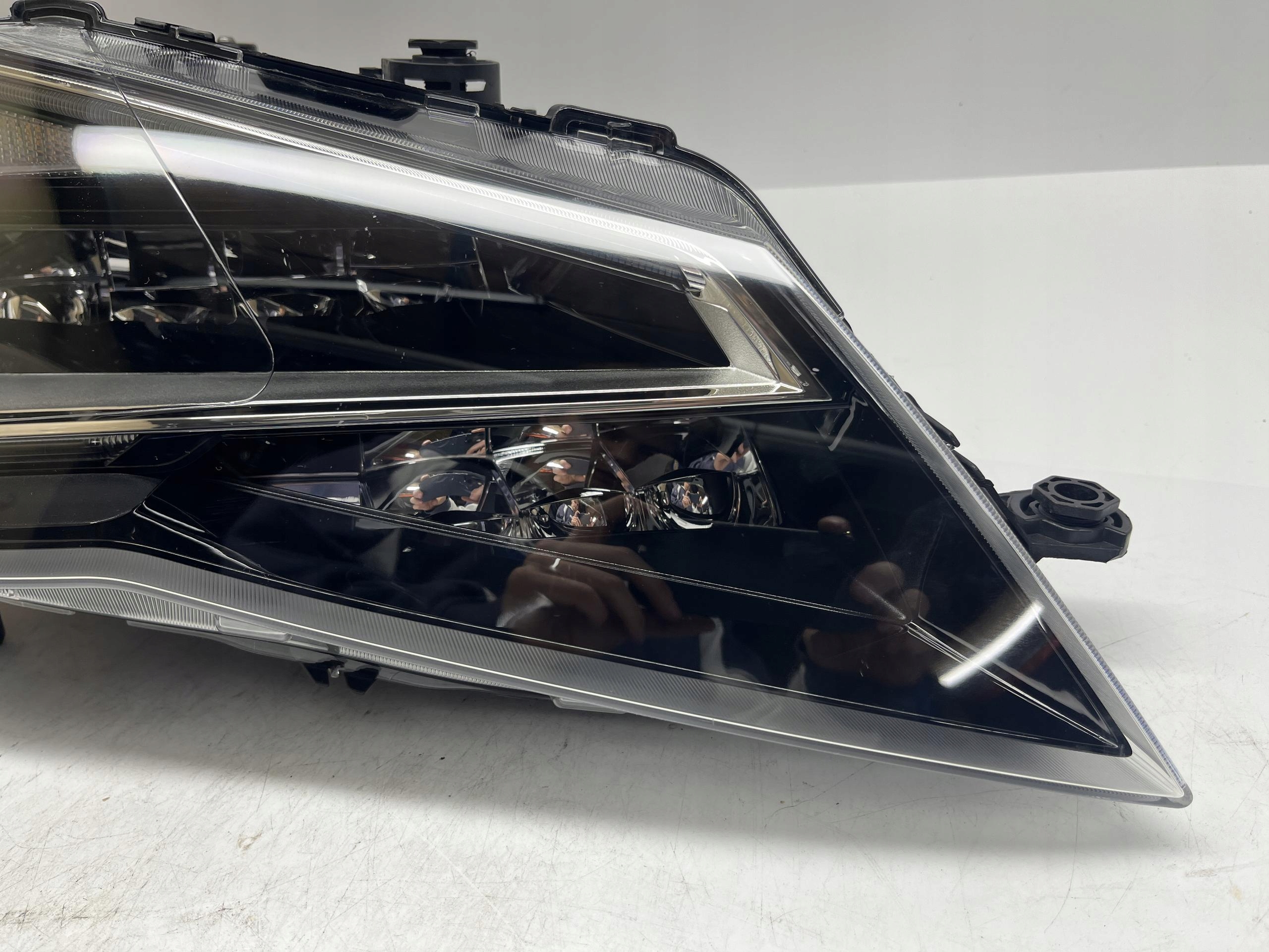 SEAT LEON REFLEKTOR LAMPA PRAWA LED 5F1941008B - obrazek 3