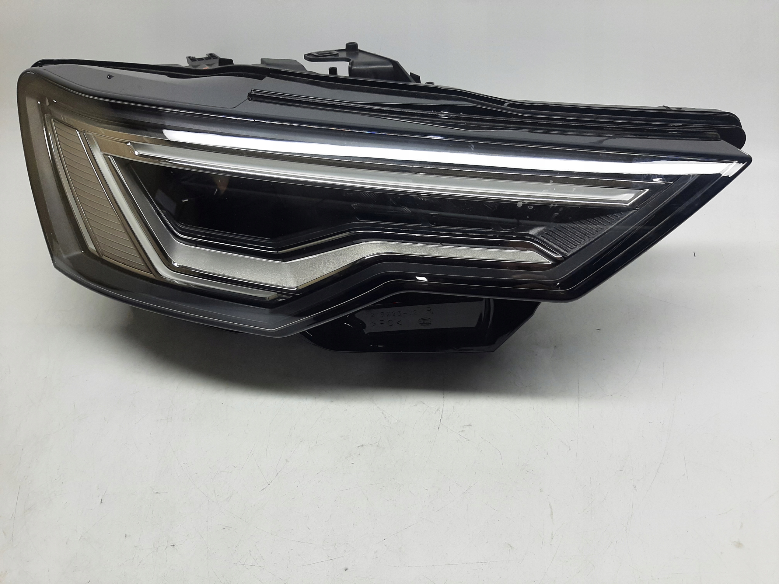 Audi A6 C8 2017-> Reflektor Lampa Przód Prawy Full LED 4K0941040C - obrazek 2