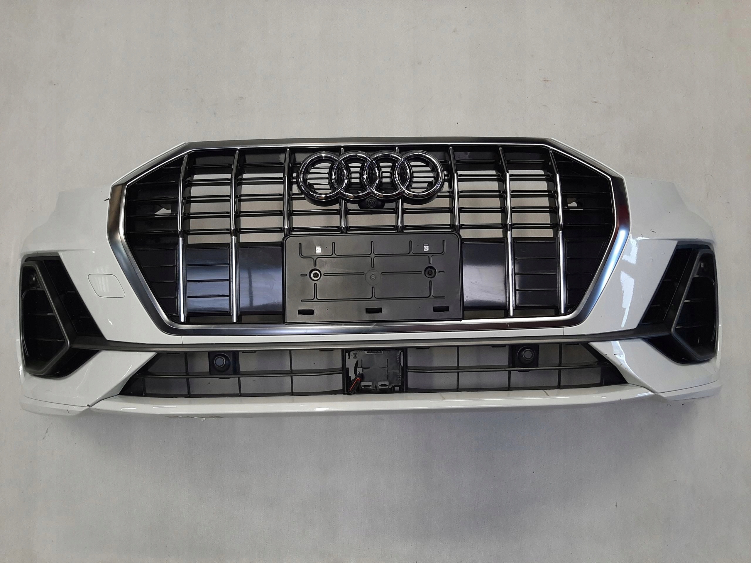 AUDI Q3 S-LINE ZDERZAK PRZÓD PRZEDNI 83A807437D