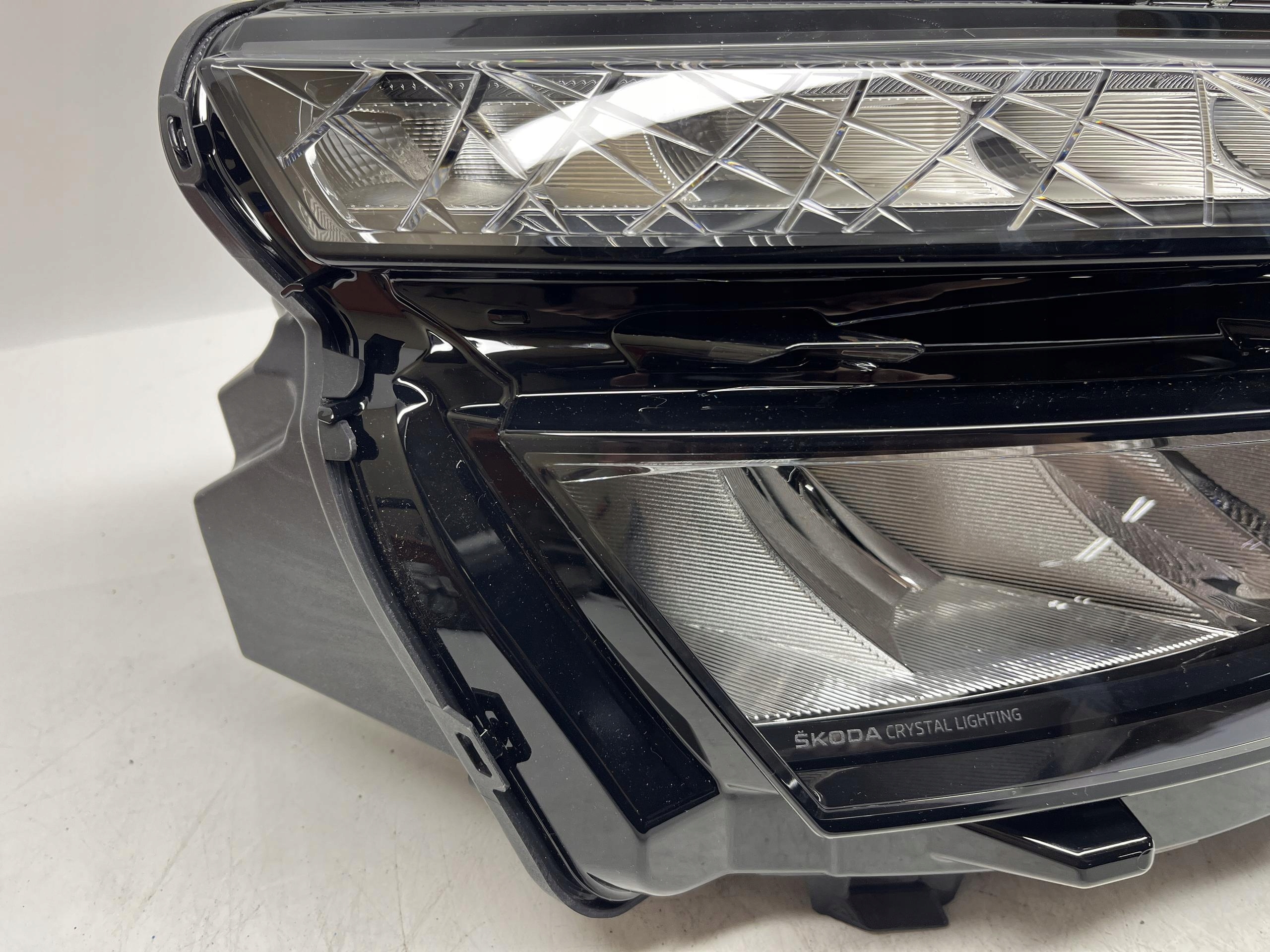 SKODA KAMIQ REFLEKTOR LAMPA PRAWY PRZÓD PRZEDNI LED 658941016 - obrazek 3