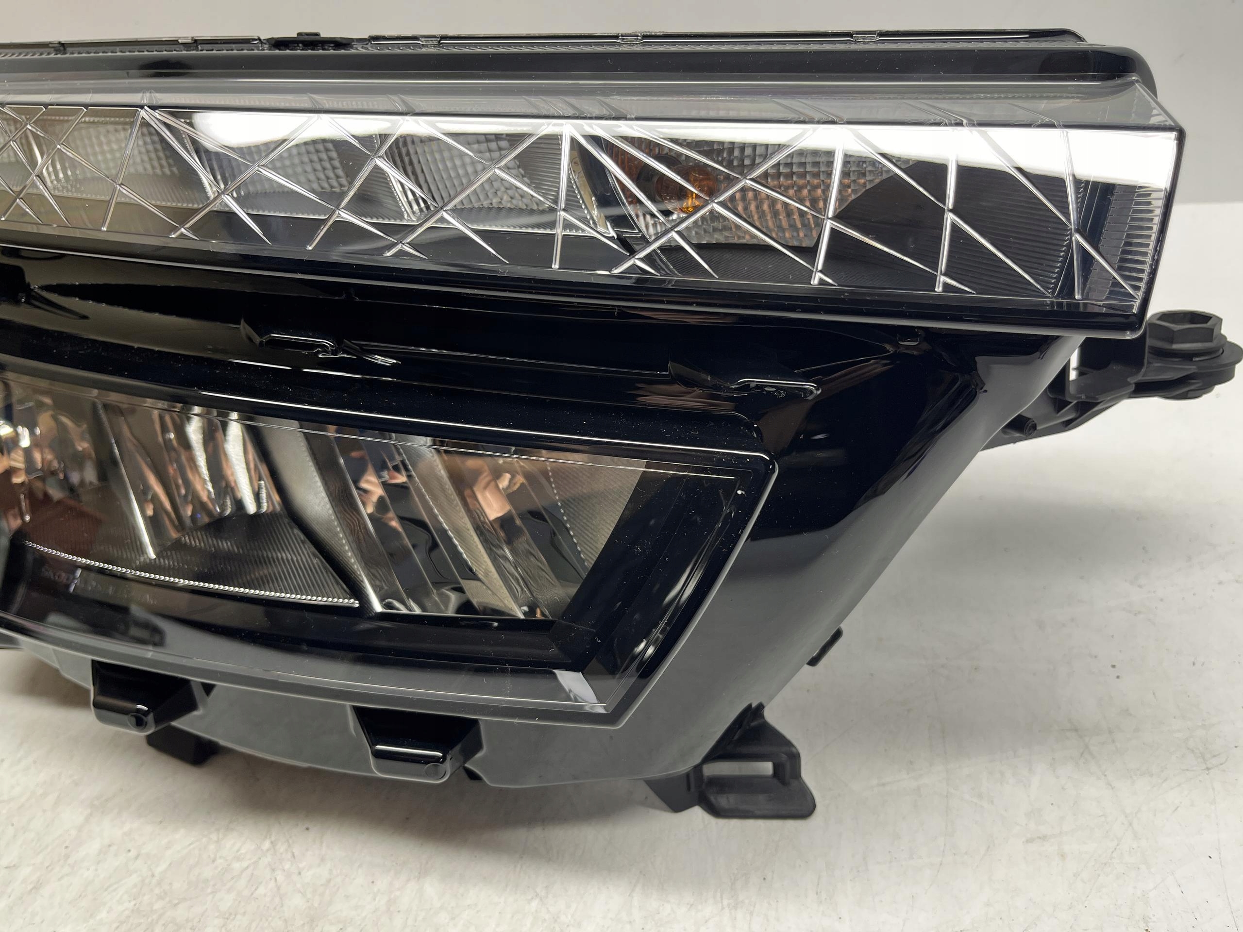 SKODA KAMIQ REFLEKTOR LAMPA PRAWY PRZÓD PRZEDNI LED 658941016 - obrazek 4