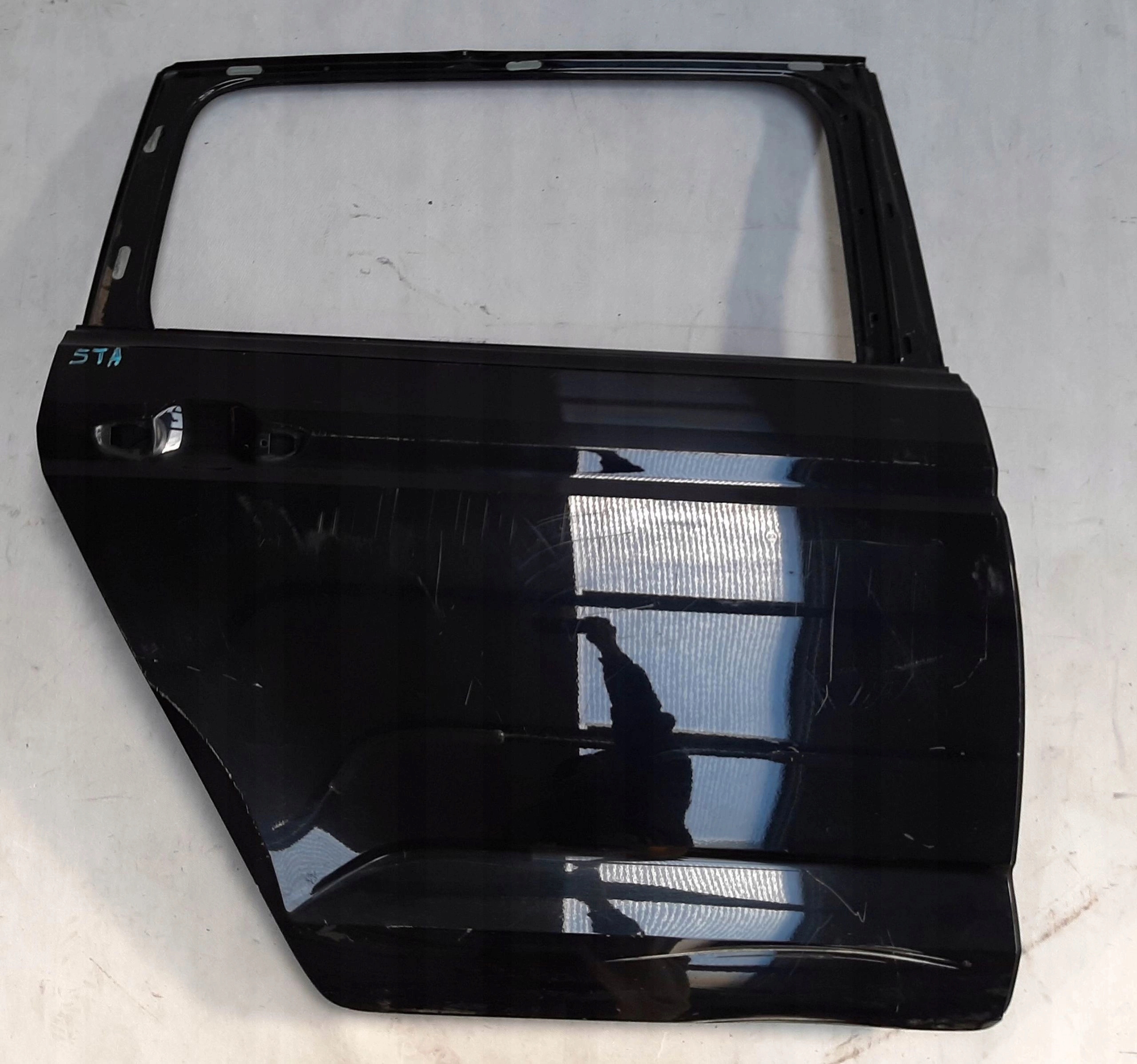 VW Touran 5TA Drzwi prawe tył - obrazek 2
