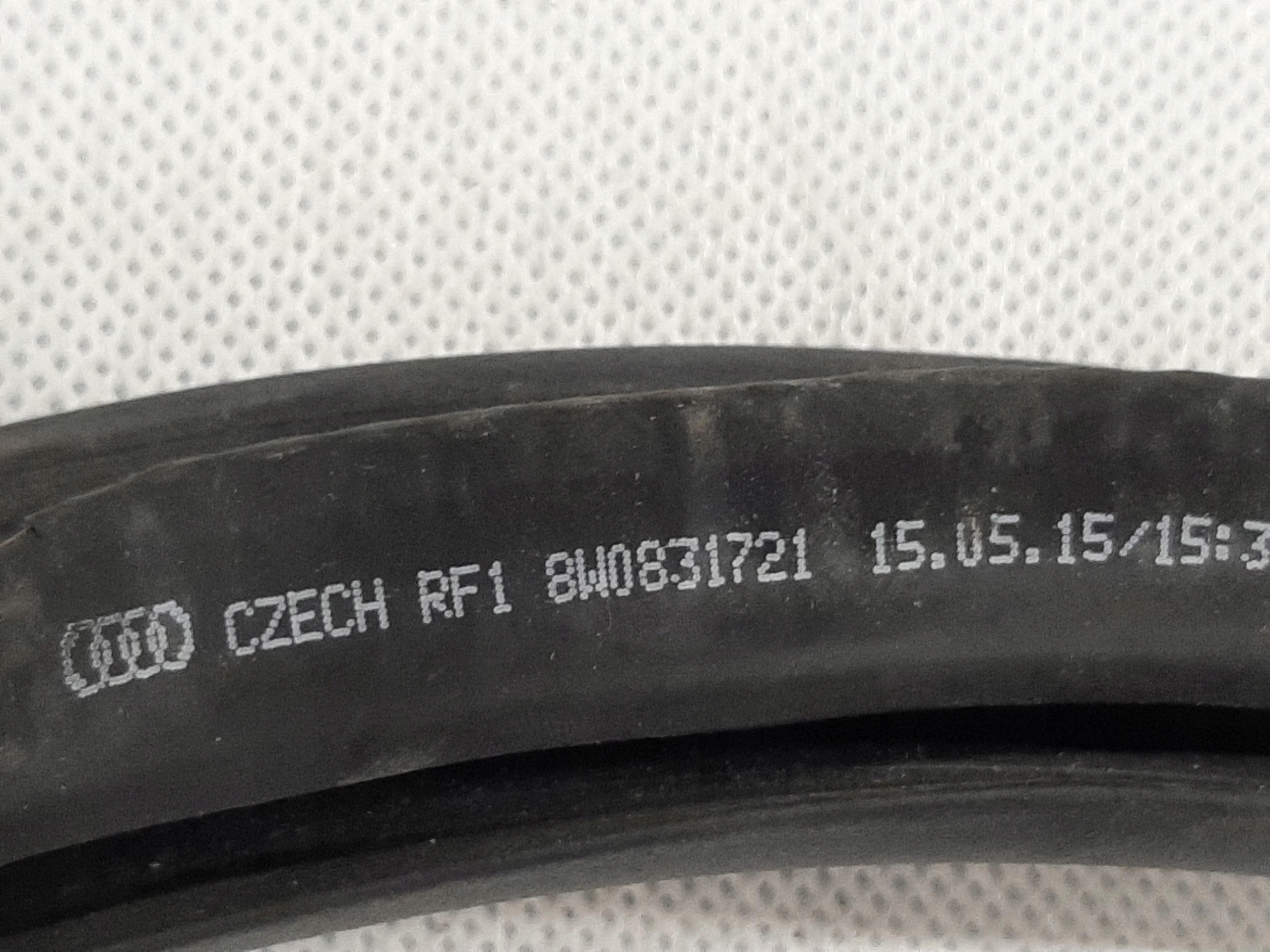 AUDI A4 B9 2015- USZCZELKA DRZWI LEWY PRZÓD 8W0831721 - obrazek 2