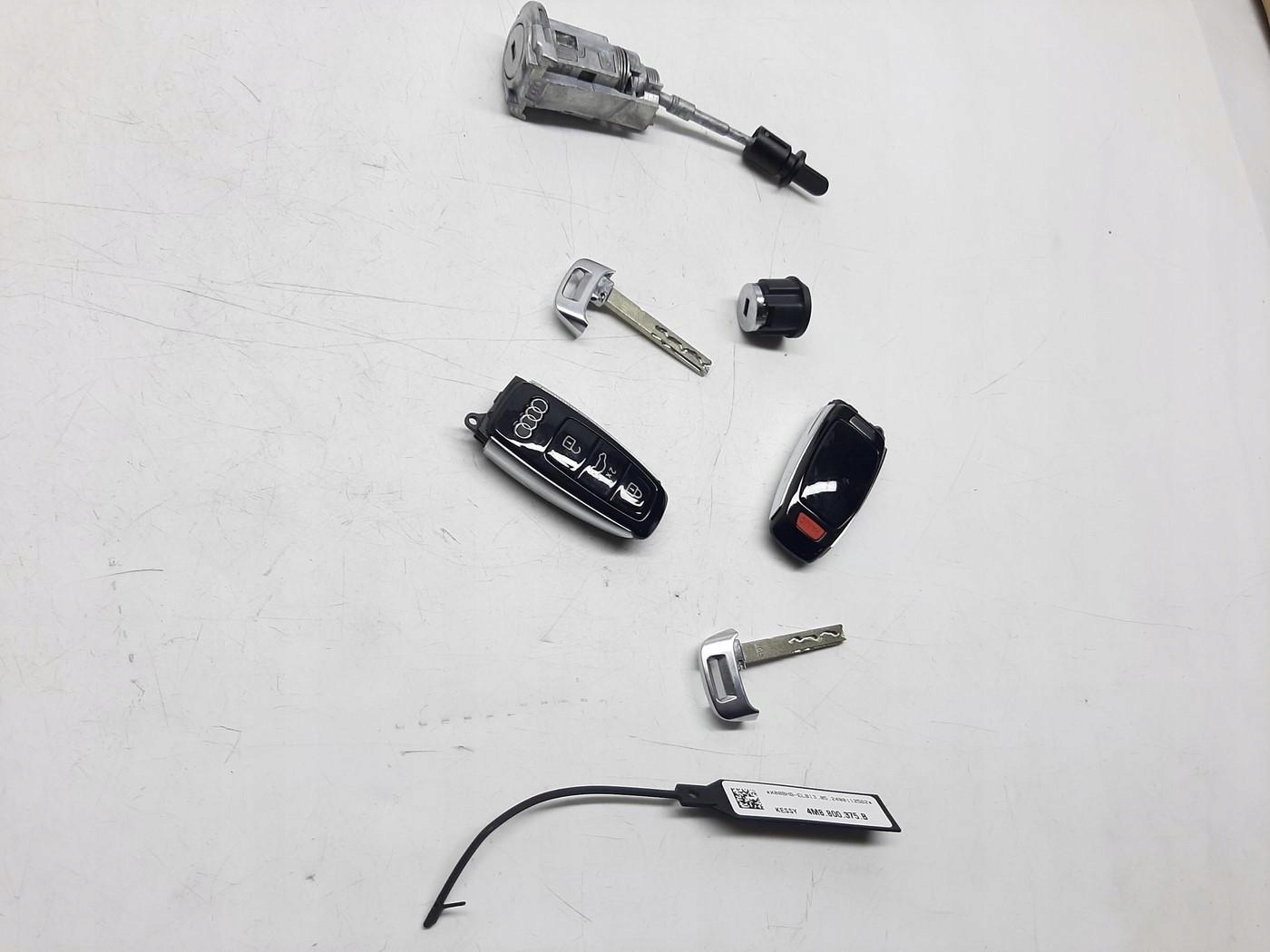 AUDI A6 C8 A7 C8 A8 D5 Q8 4M KOMPLET KLUCZY WKŁADKA PILOT ZESTAW 4M8800375B - obrazek 3