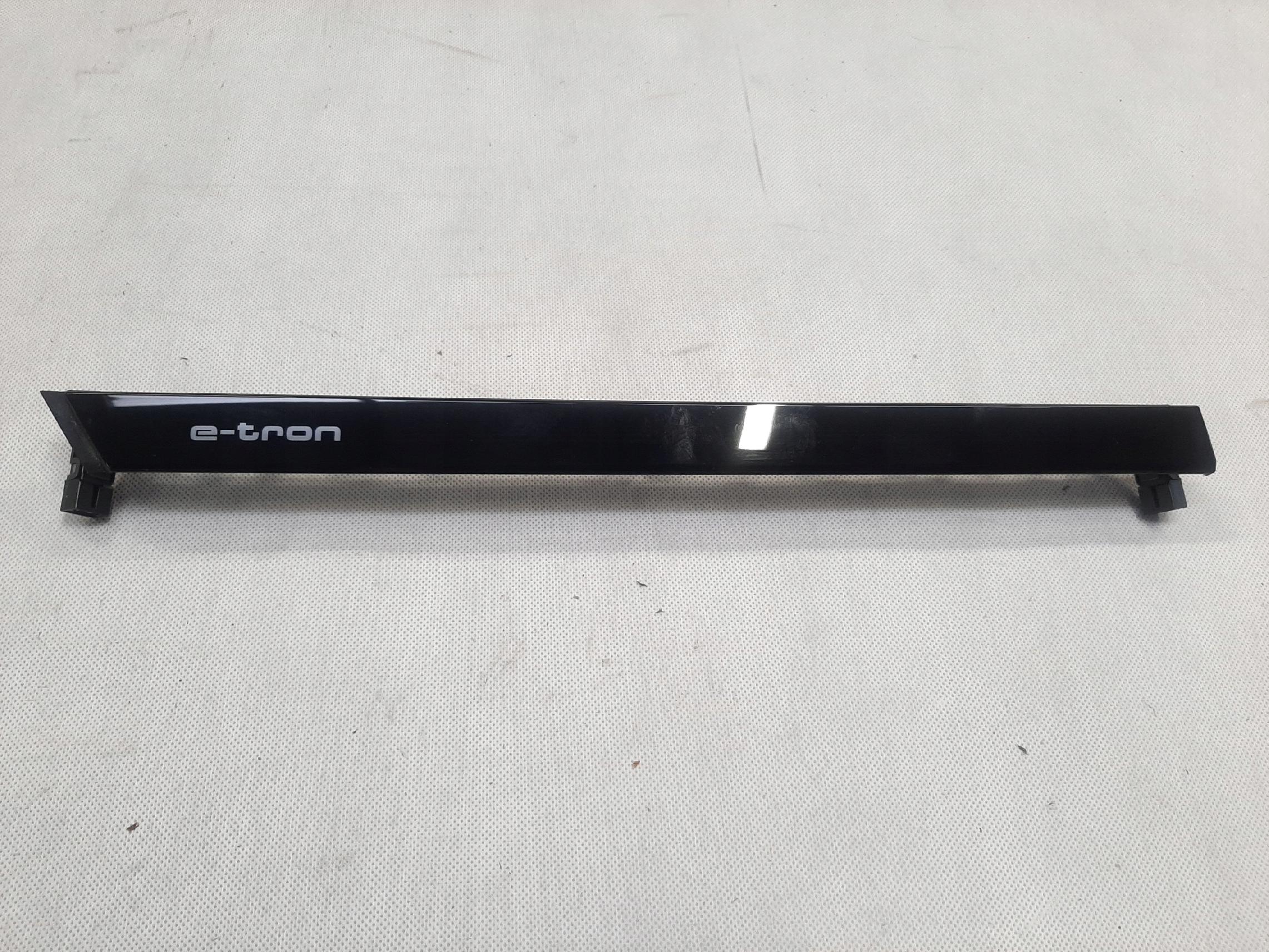 AUDI E-TRON 55 SPORTBACK 2019- LISTWA DEKOR KONSOLI 4KL857186A