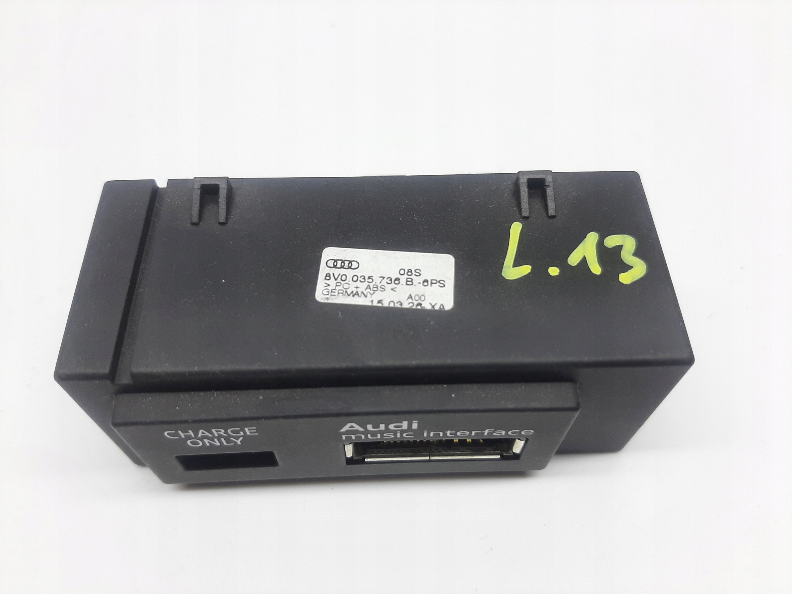 AUDI A3 8V 2013- MODUŁ PORT USB MUSIC INTERFACE 8V0035736B - obrazek 2