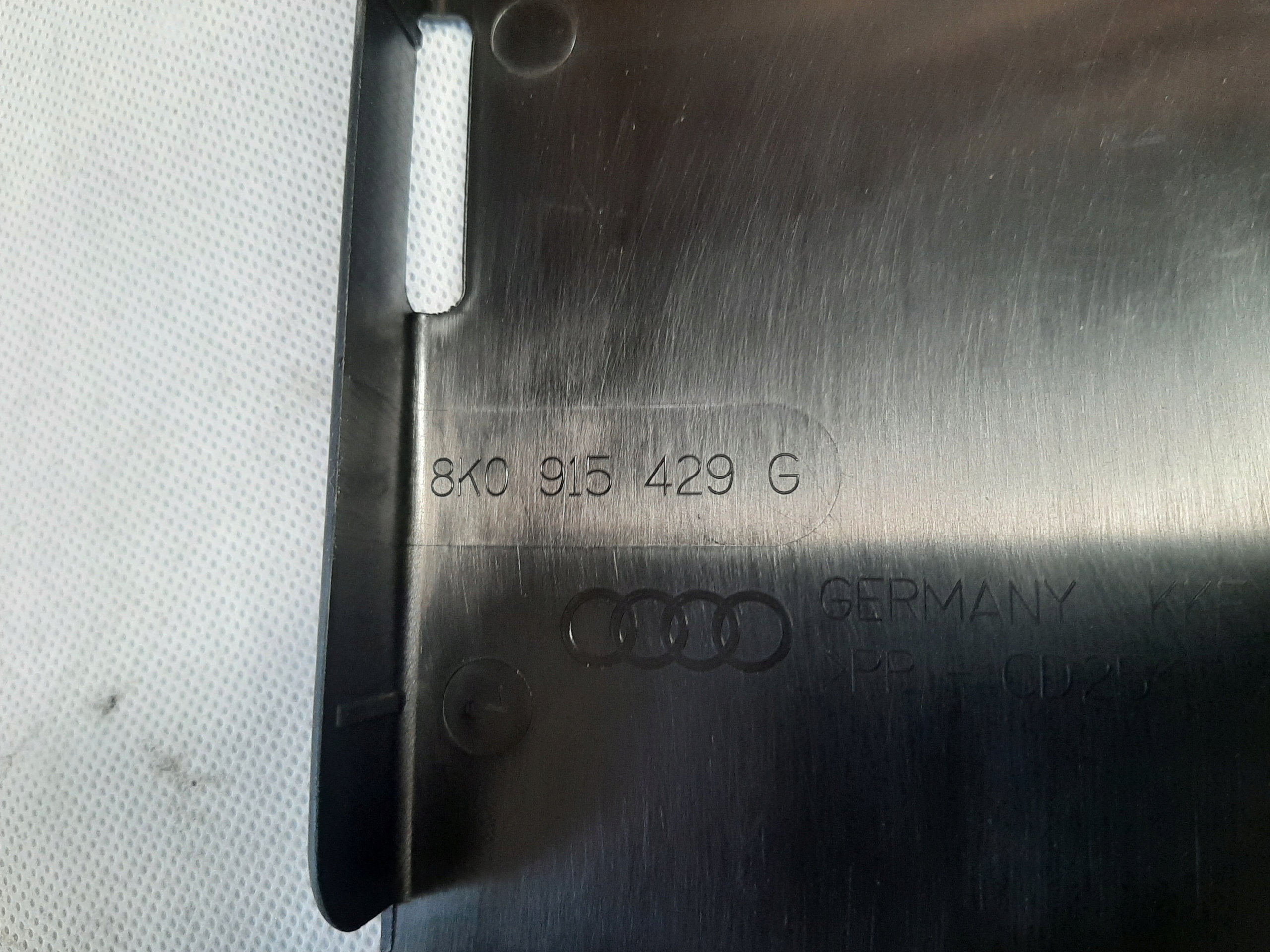 AUDI A6 C7 LIFT 2014- OSŁONA POKRYW AKUMULATORA 8K0915429G - obrazek 3