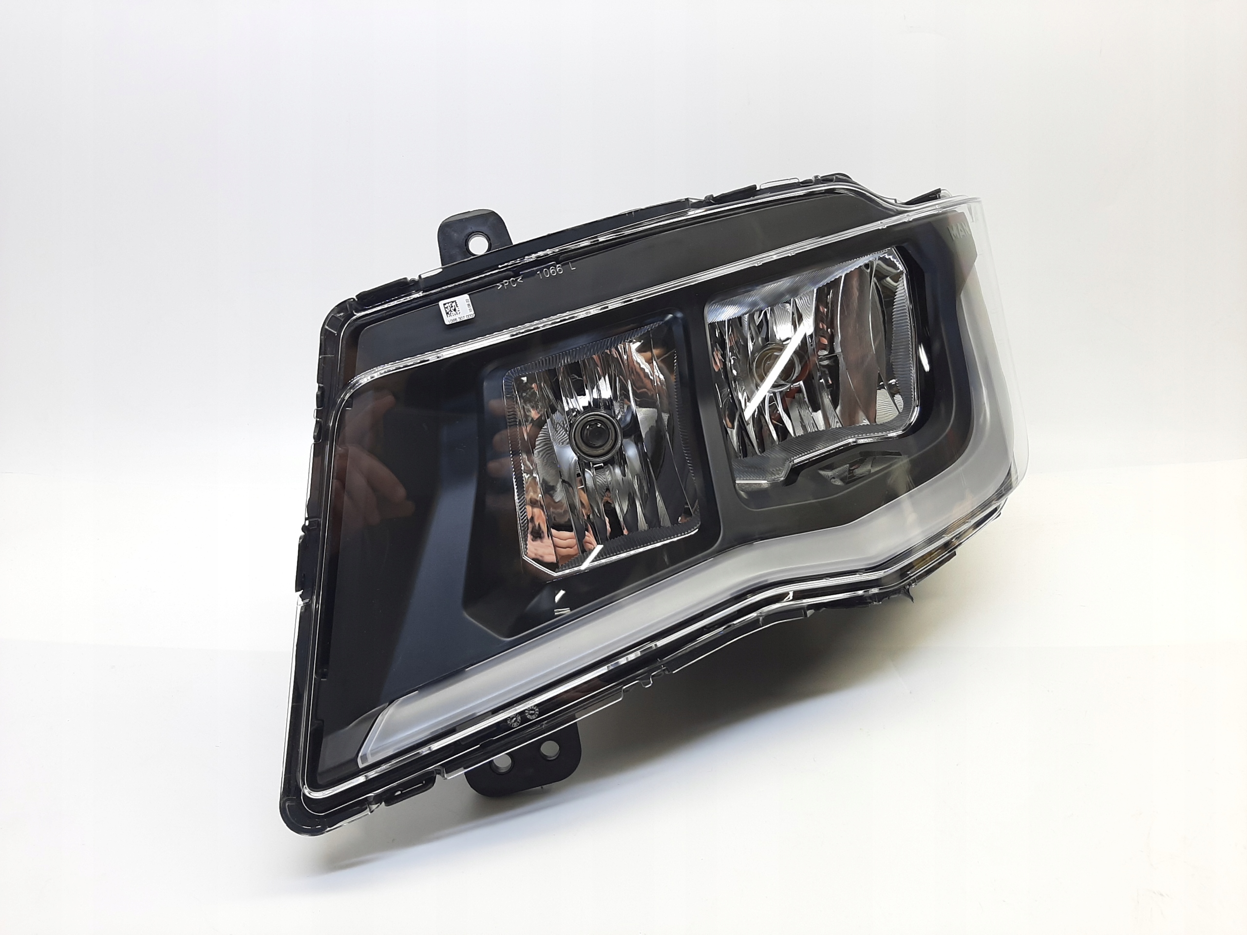 MAN TGX II 2020- LAMPA REFLEKTOR LED LEWY PRZÓD 81.25101-6735 - obrazek 3