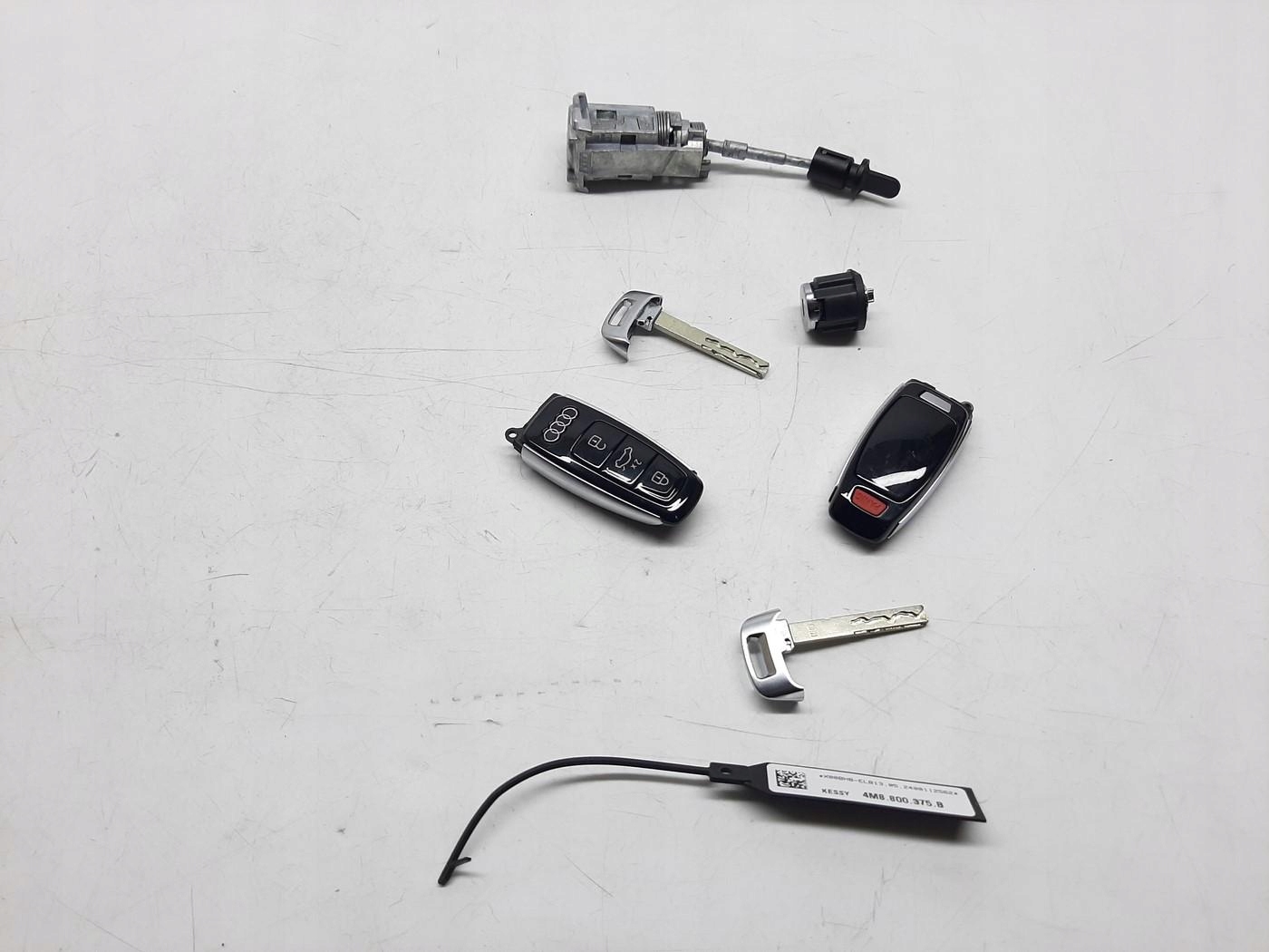 AUDI A6 C8 A7 C8 A8 D5 Q8 4M KOMPLET KLUCZY WKŁADKA PILOT ZESTAW 4M8800375B - obrazek 2