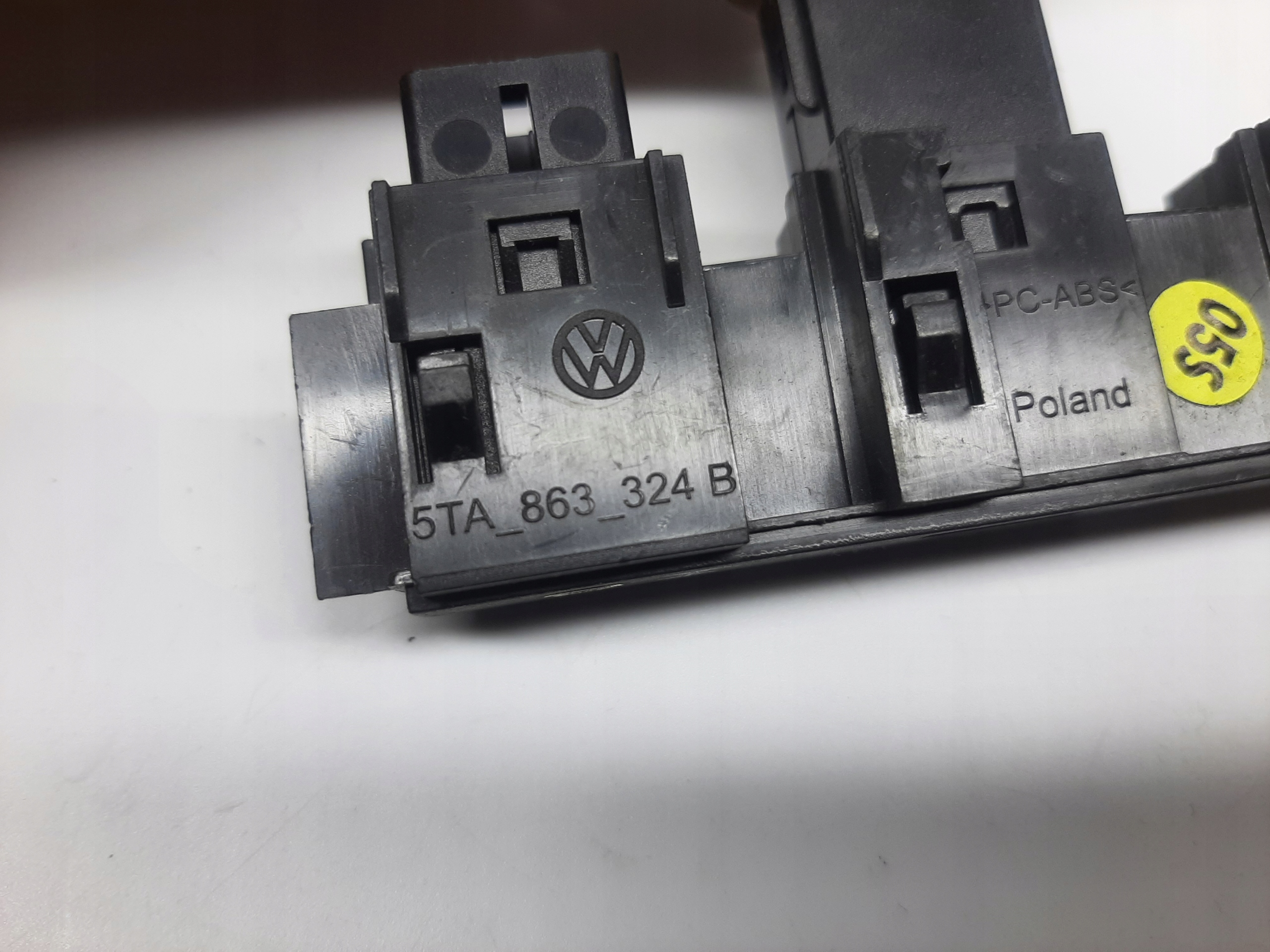 VOLKSWAGEN PASSAT B8 TOURAN II 2014- MODUŁ PORT USB AUX 5TA863324B - obrazek 3
