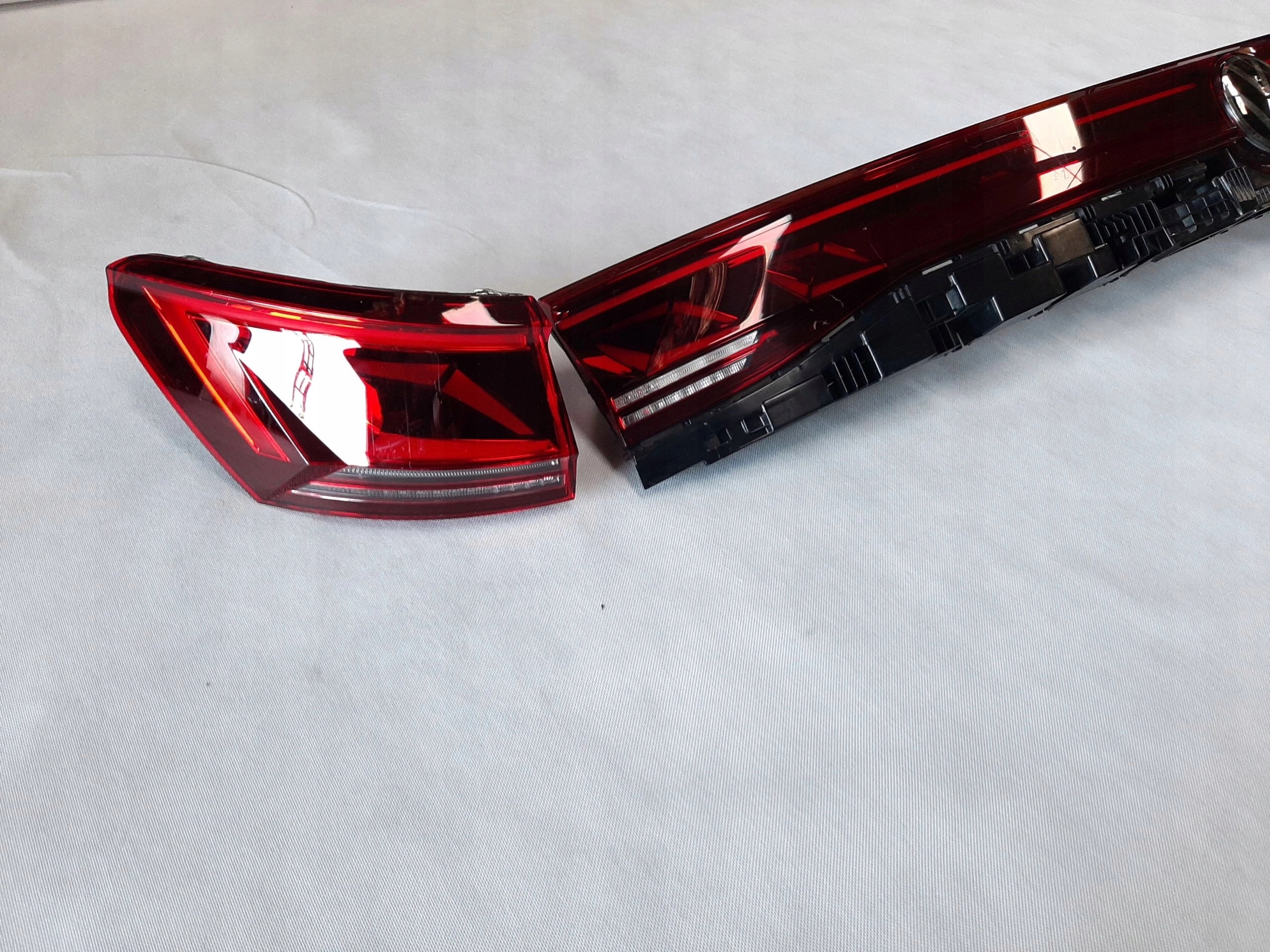 VW TOUAREG LAMPY TYŁ KOMPLET 760945208C 760945207C 760945307E - obrazek 3