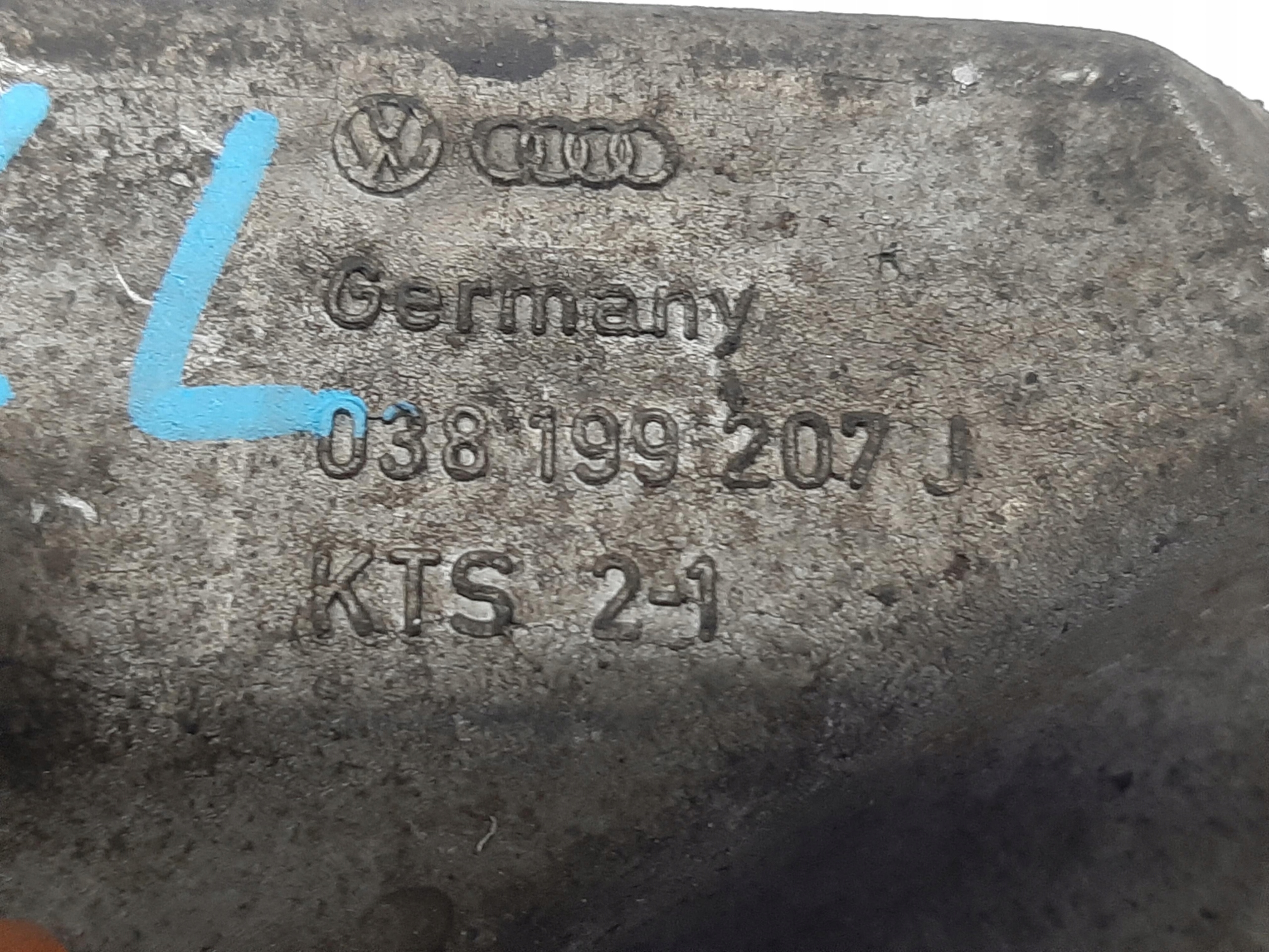AUDI VW ŁAPA MOCOWANIE BOCZNE STELAŻ 038199207J - obrazek 2