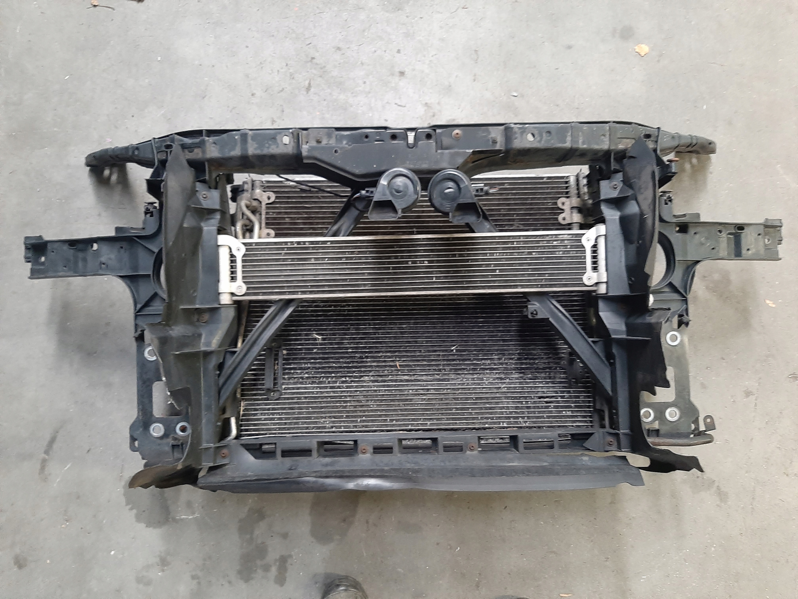AUDI Q7 3.0 TDI 2005- PAS PRZEDNI CHŁODNICE WENTYLATOR KOMPLET