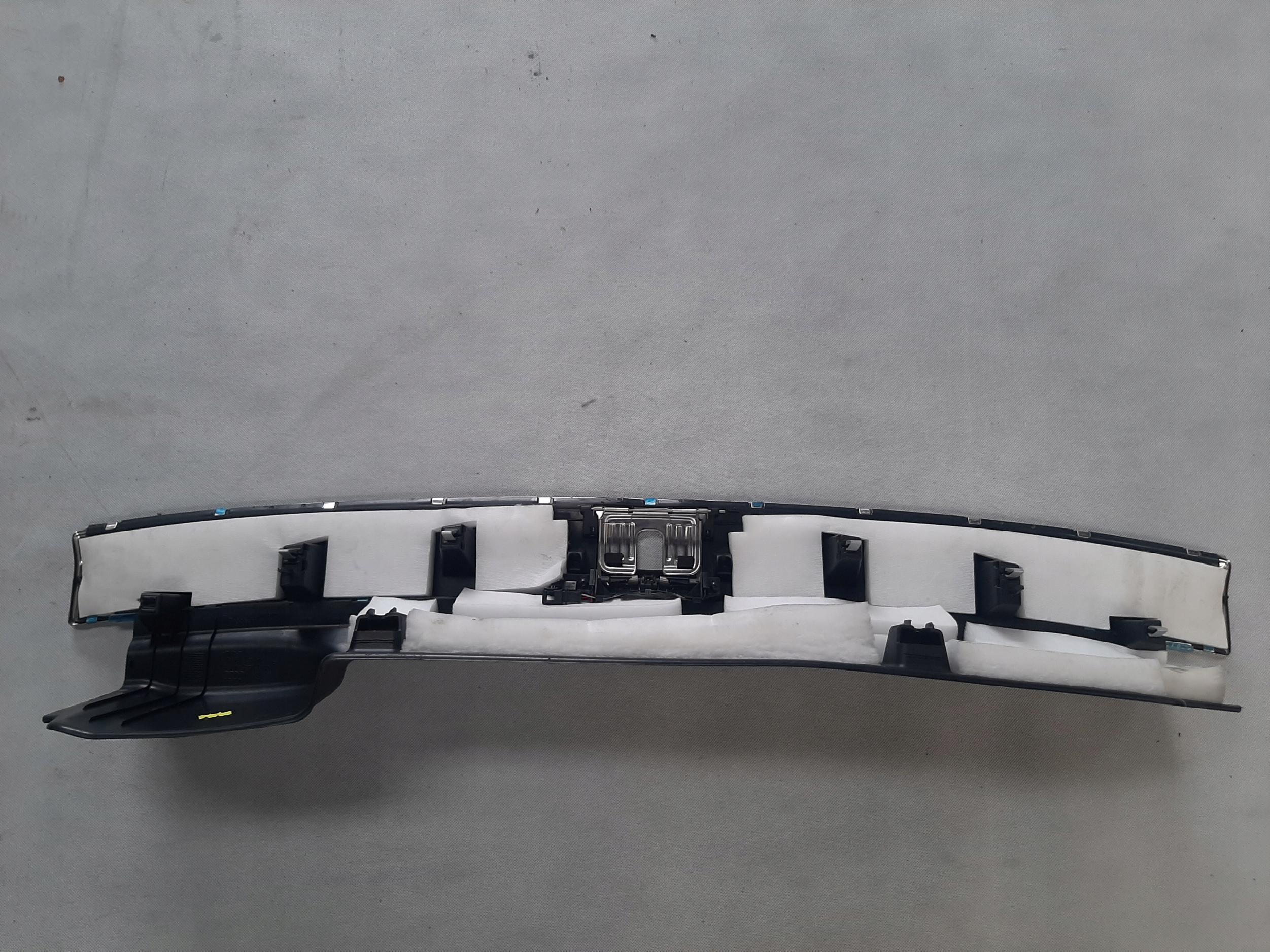 AUDI Q7 4M PAS OSŁONA PASA TYLNEGO PROGU 4M0864483B - obrazek 2