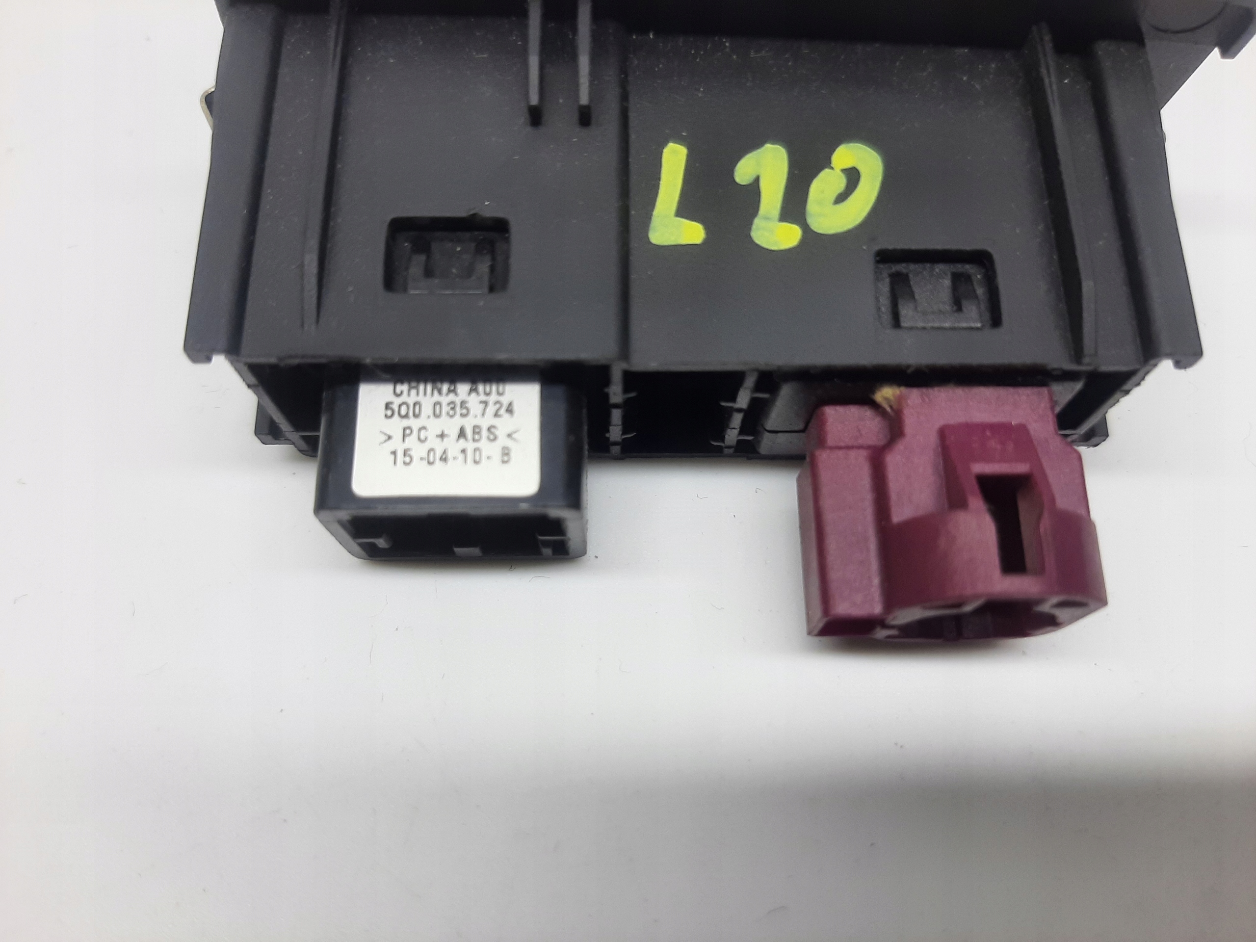 VOLKSWAGEN GOLF VII 2012-20R MODUŁ PORT USB AUX 5G0035222F - obrazek 3