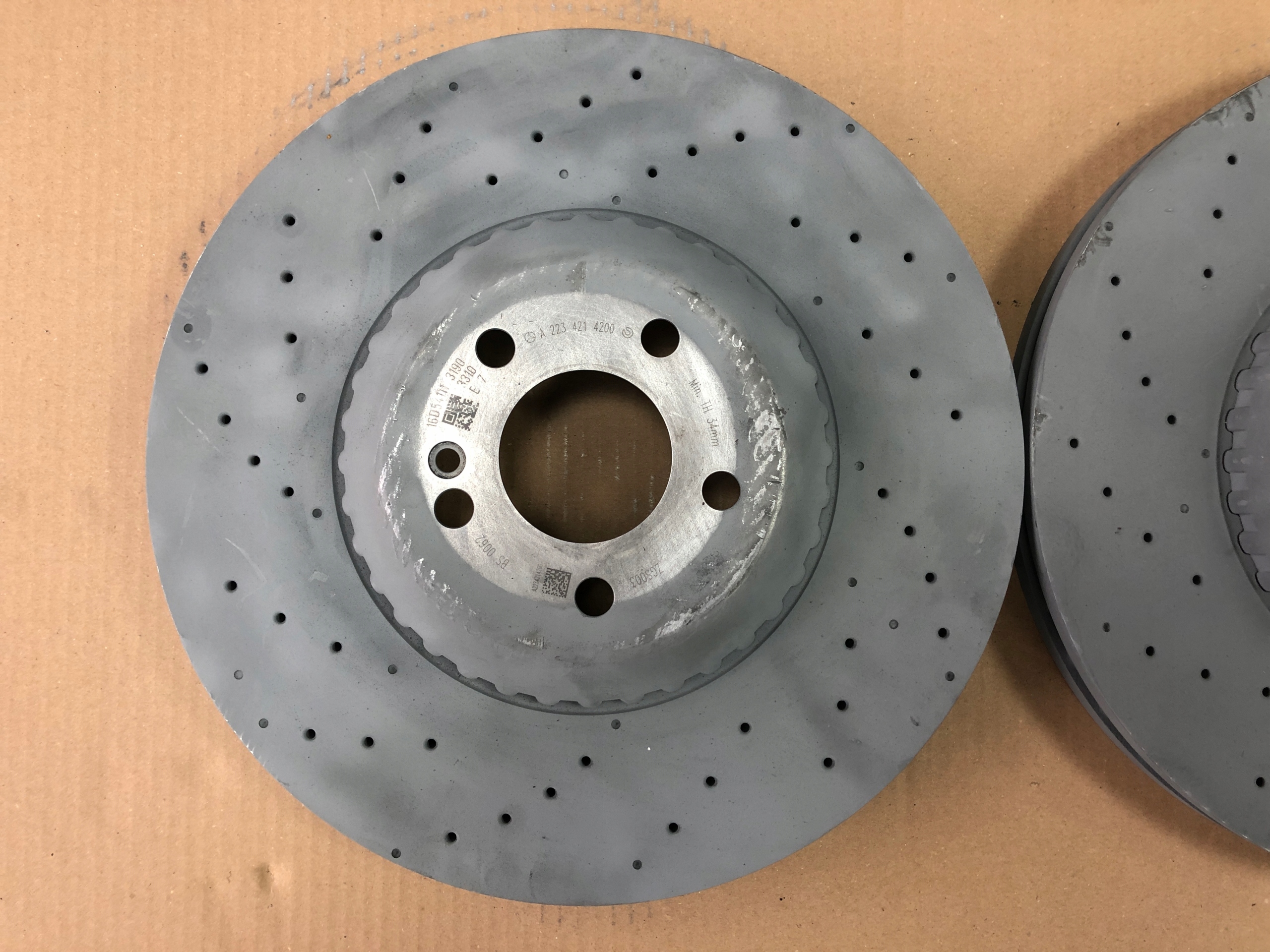 MERCEDES S-KLASA W223 TARCZE HAMULCOWE CERAMICZNE PRZÓD BREMBO A2234214200 - obrazek 4