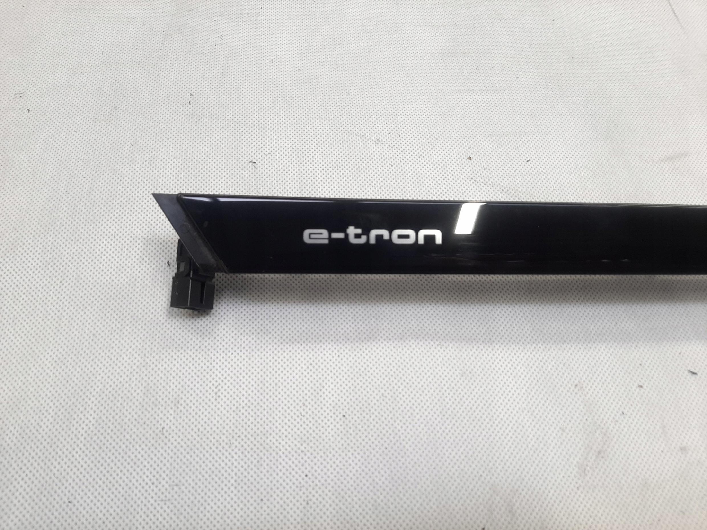 AUDI E-TRON 55 SPORTBACK 2019- LISTWA DEKOR KONSOLI 4KL857186A - obrazek 3