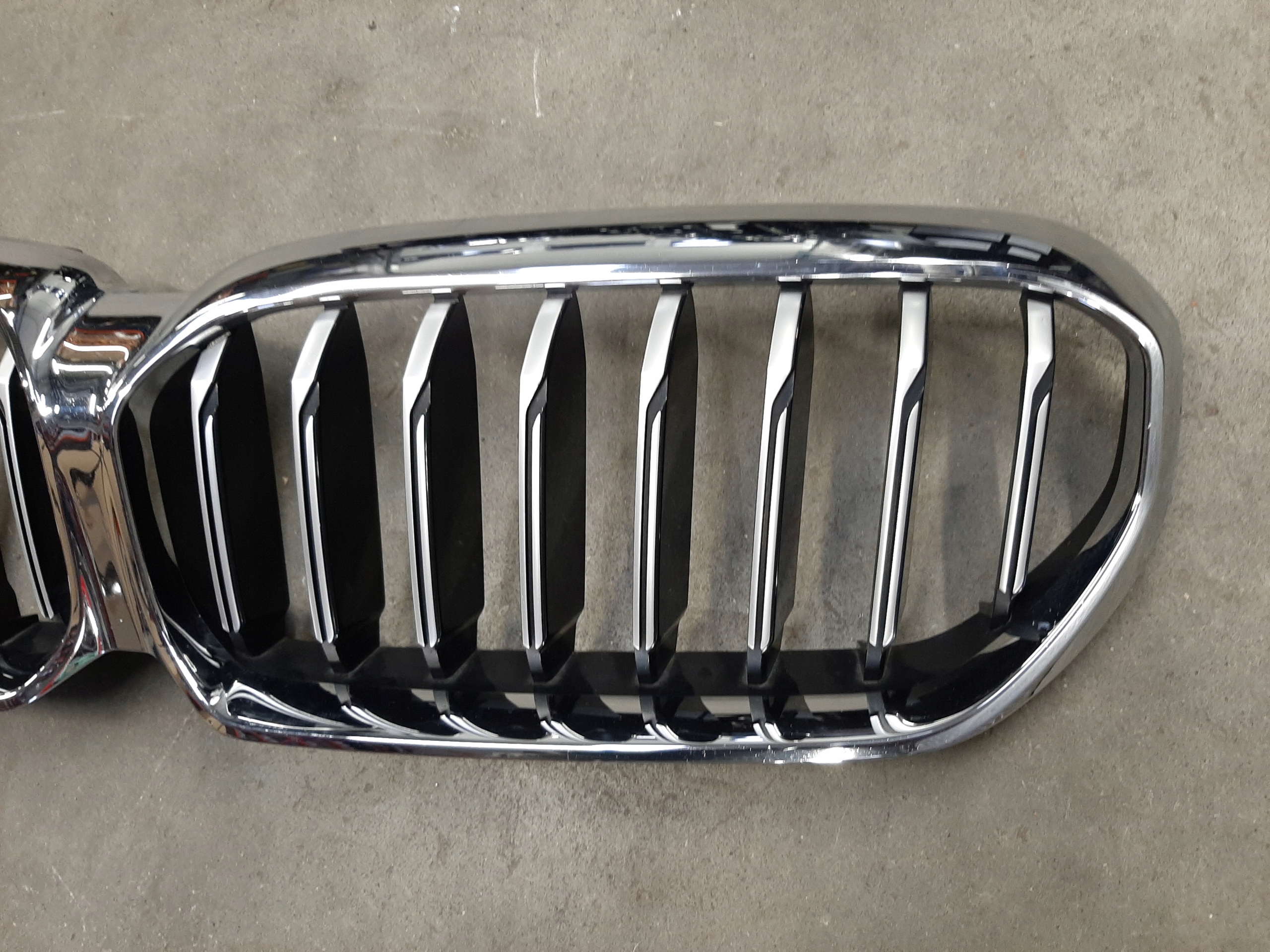 BMW seria 5 G30 G31 G38 Nerki kratki zderzaka atrapa 3185178 - obrazek 3