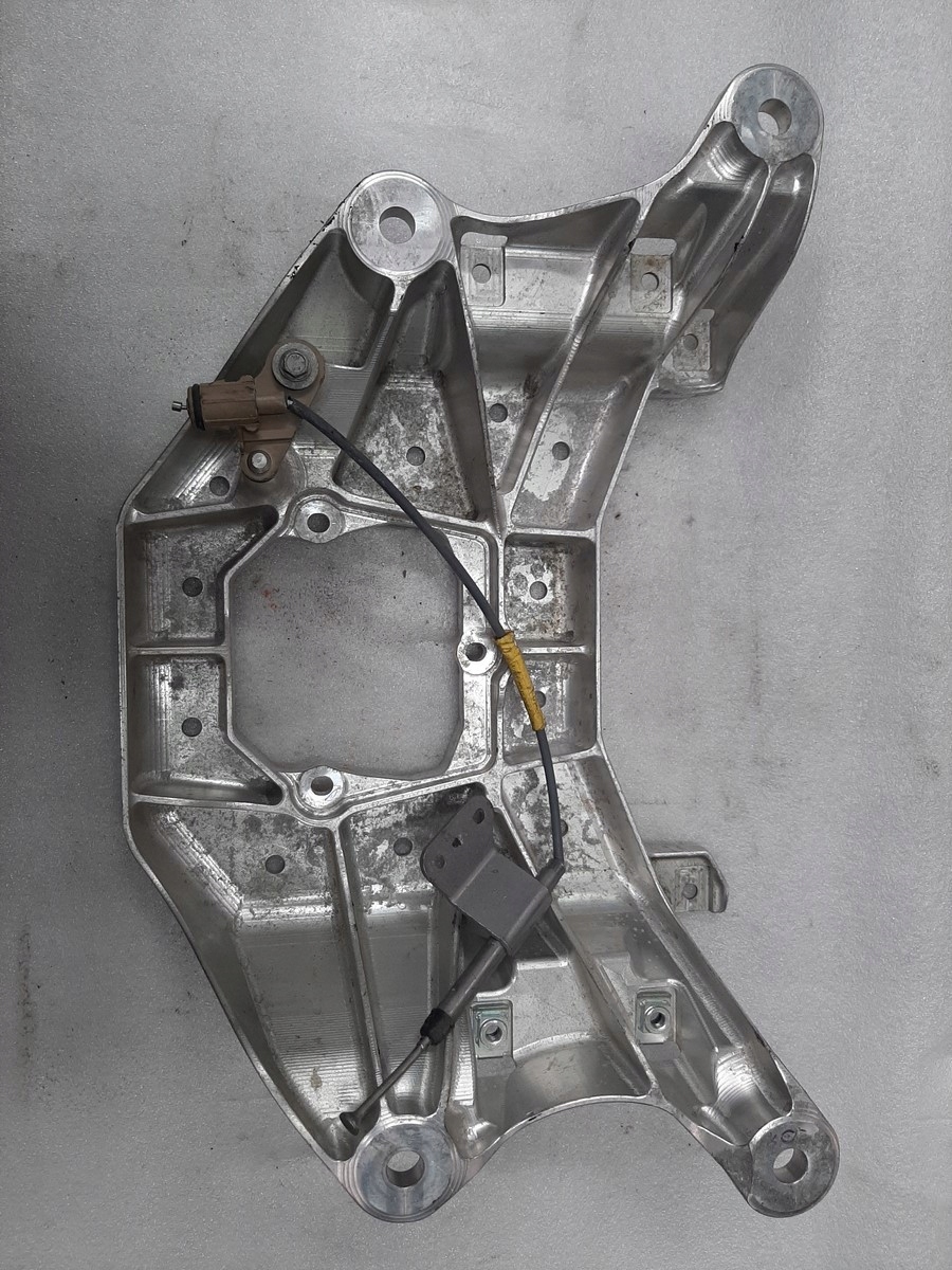 AUDI A8 D5 ŁAPA PODPORA SKRZYNI 4N0399262C - obrazek 3