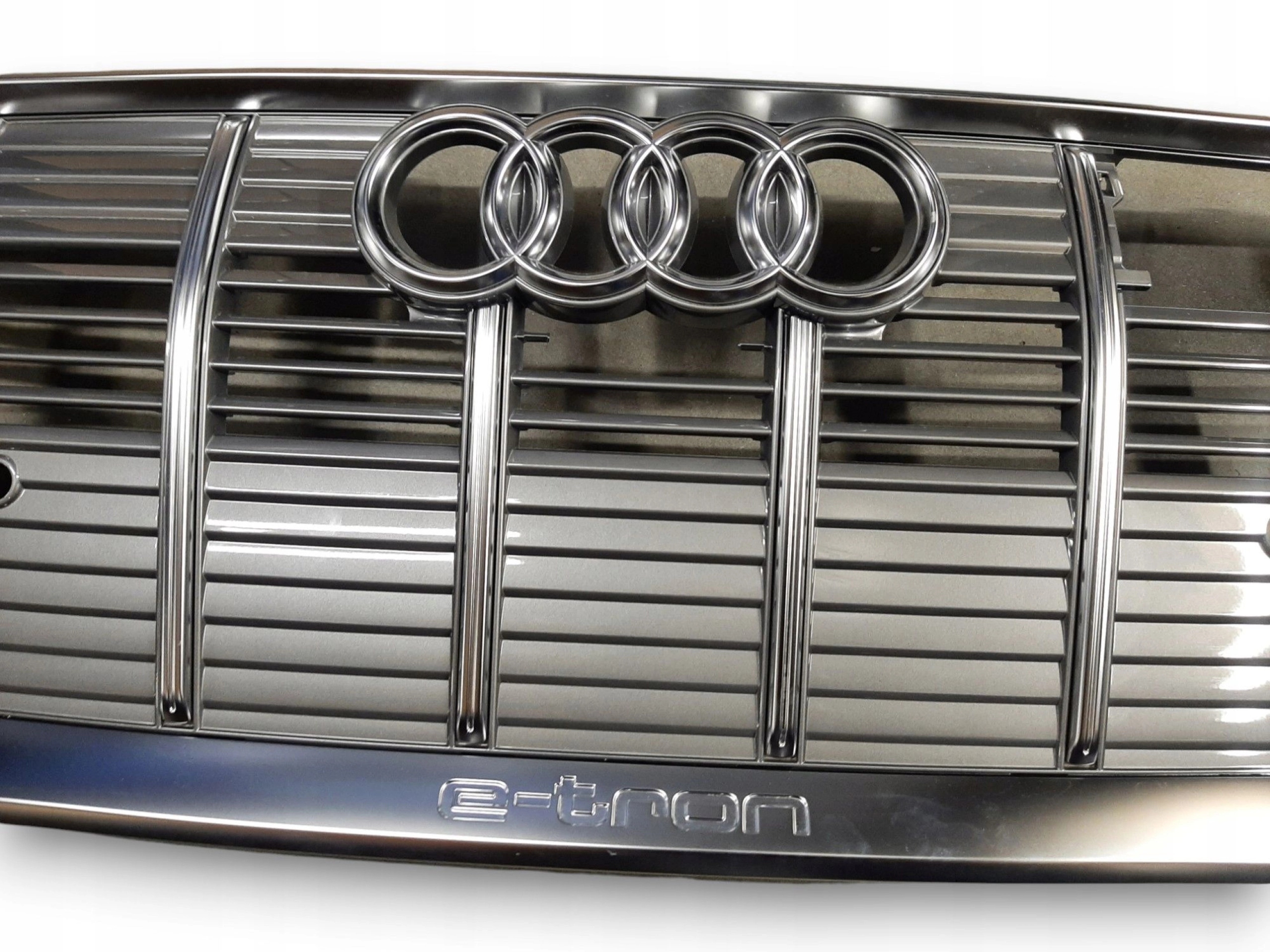 Audi e-Tron Atrapa Grill 4KE853651 4KE853651A 4KE853651B 4KE853651C - obrazek 3