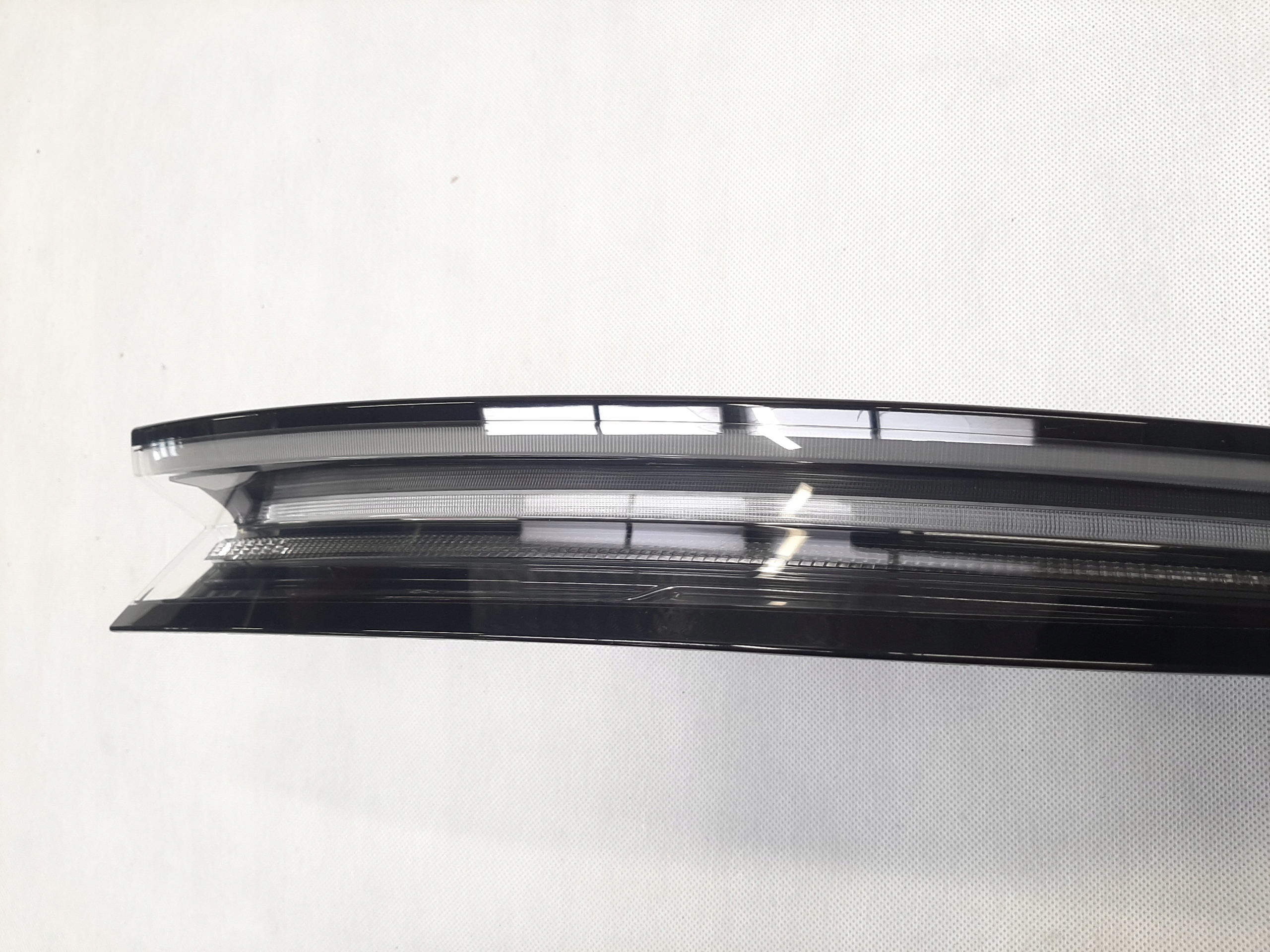 PORSCHE TAYCAN LAMPA TYŁ TYLNA PRAWA PRAWY ECE 9J1945096A - obrazek 2
