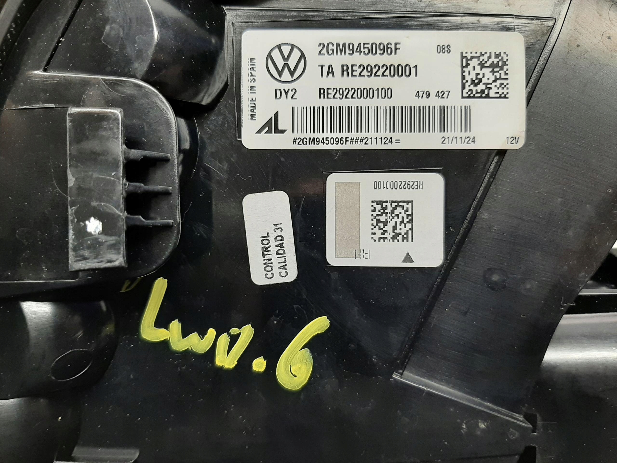 VW T-CROSS LIFT LAMPA PRAWA TYLNA TYŁ LED 2GM945096F - obrazek 6