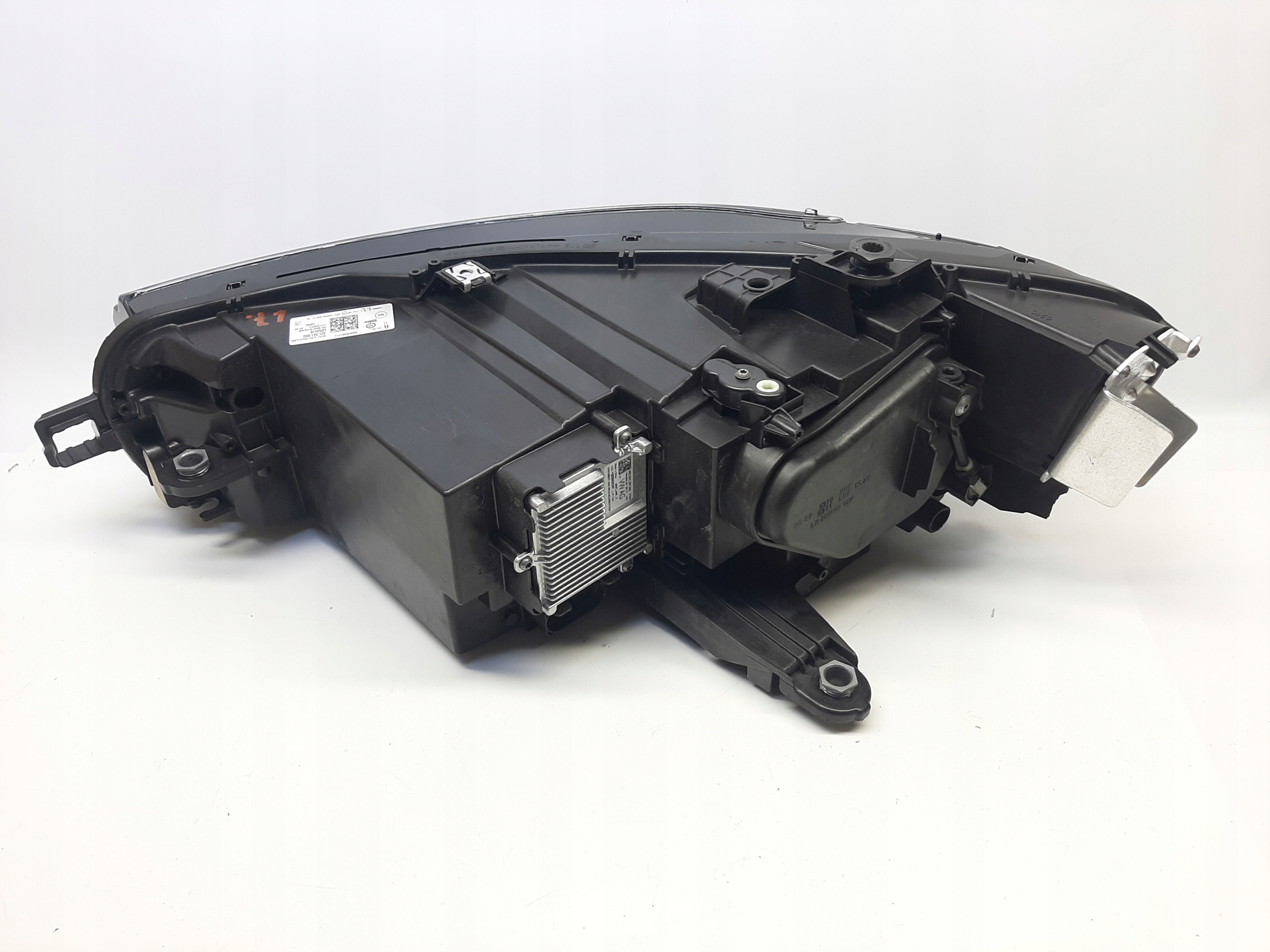 VW Passa B9 2024-> Reflektor Prawy Lampa Prawa LED Valeo 3J1941006 - obrazek 4