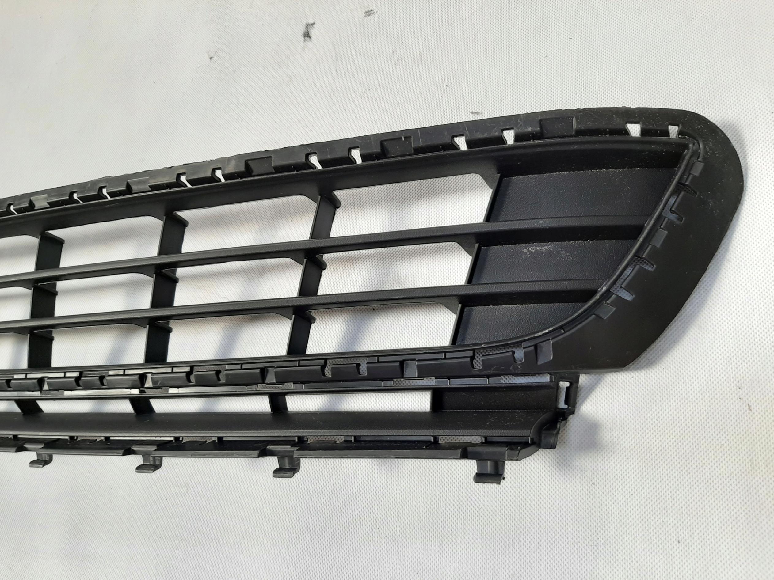VW Golf 7 Kratka Atrapa zderzaka 5G0853677 - obrazek 3