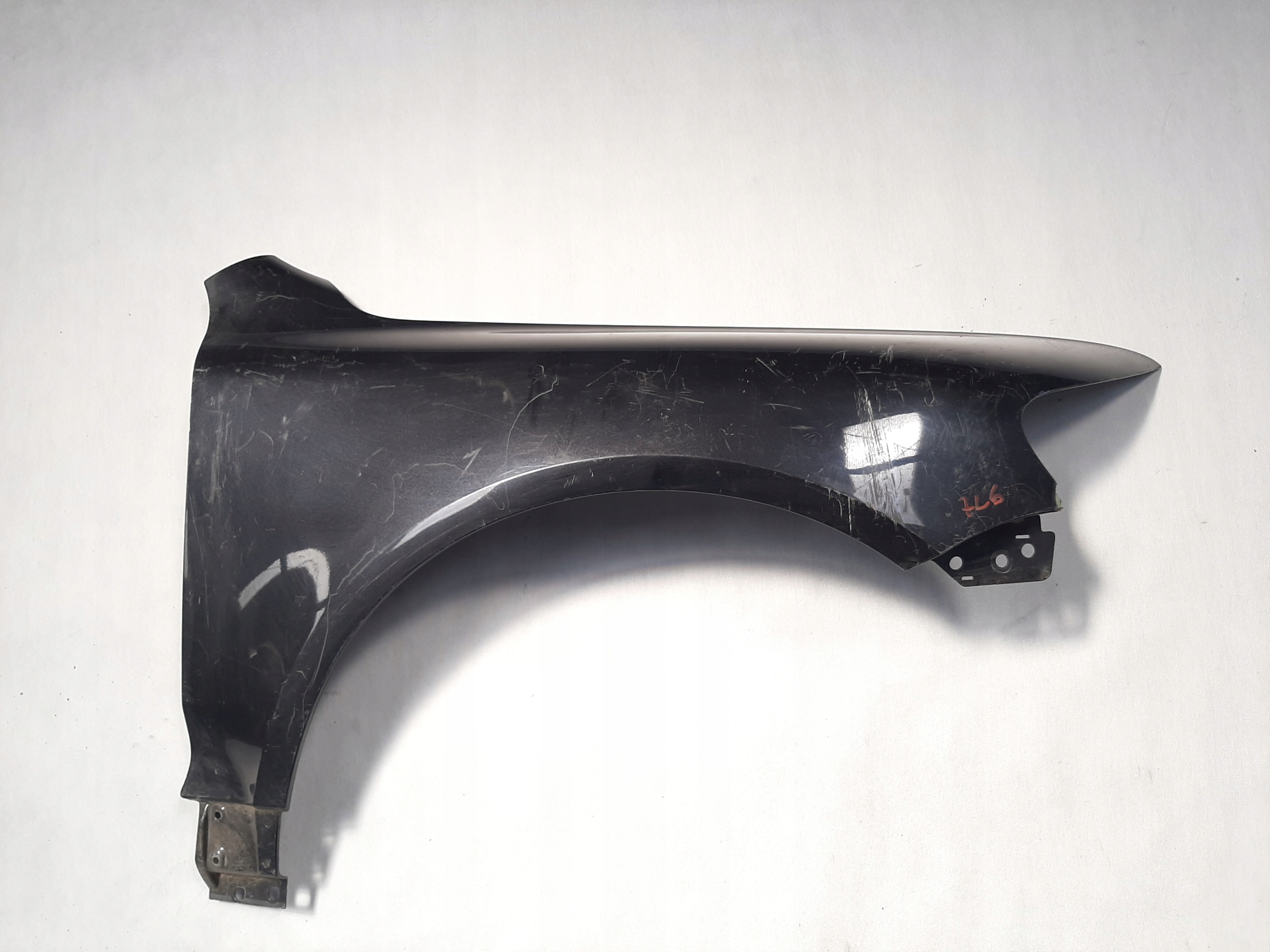Volkswagen Touareg 7L6821103B Błotnik Prawy Przedni Prawy Przód