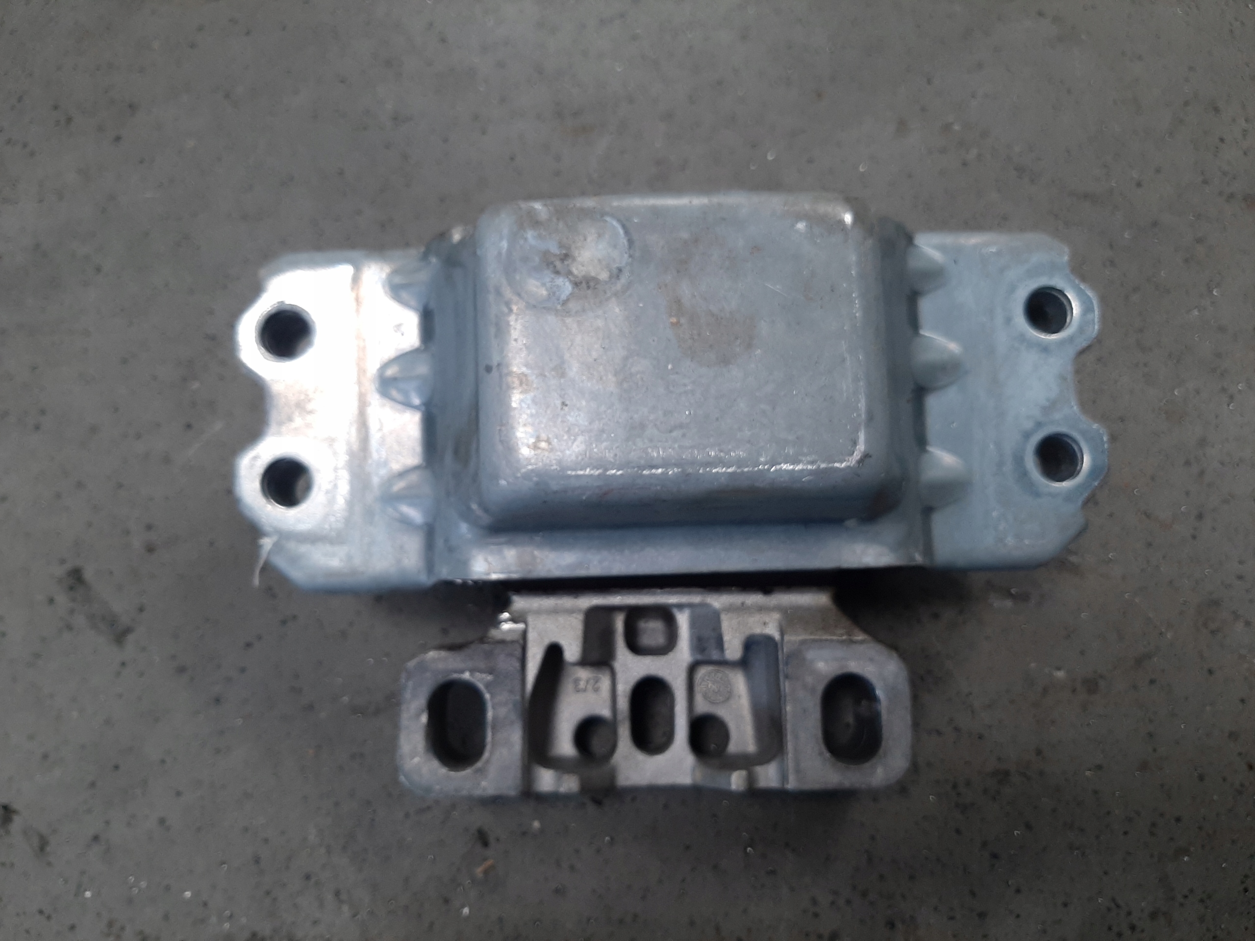 VW CADDY III LIFT DRUGI 2.0 TDI 2015-20 PODUSZKA ŁAPA SILNIKA 1K0199555BB - obrazek 2