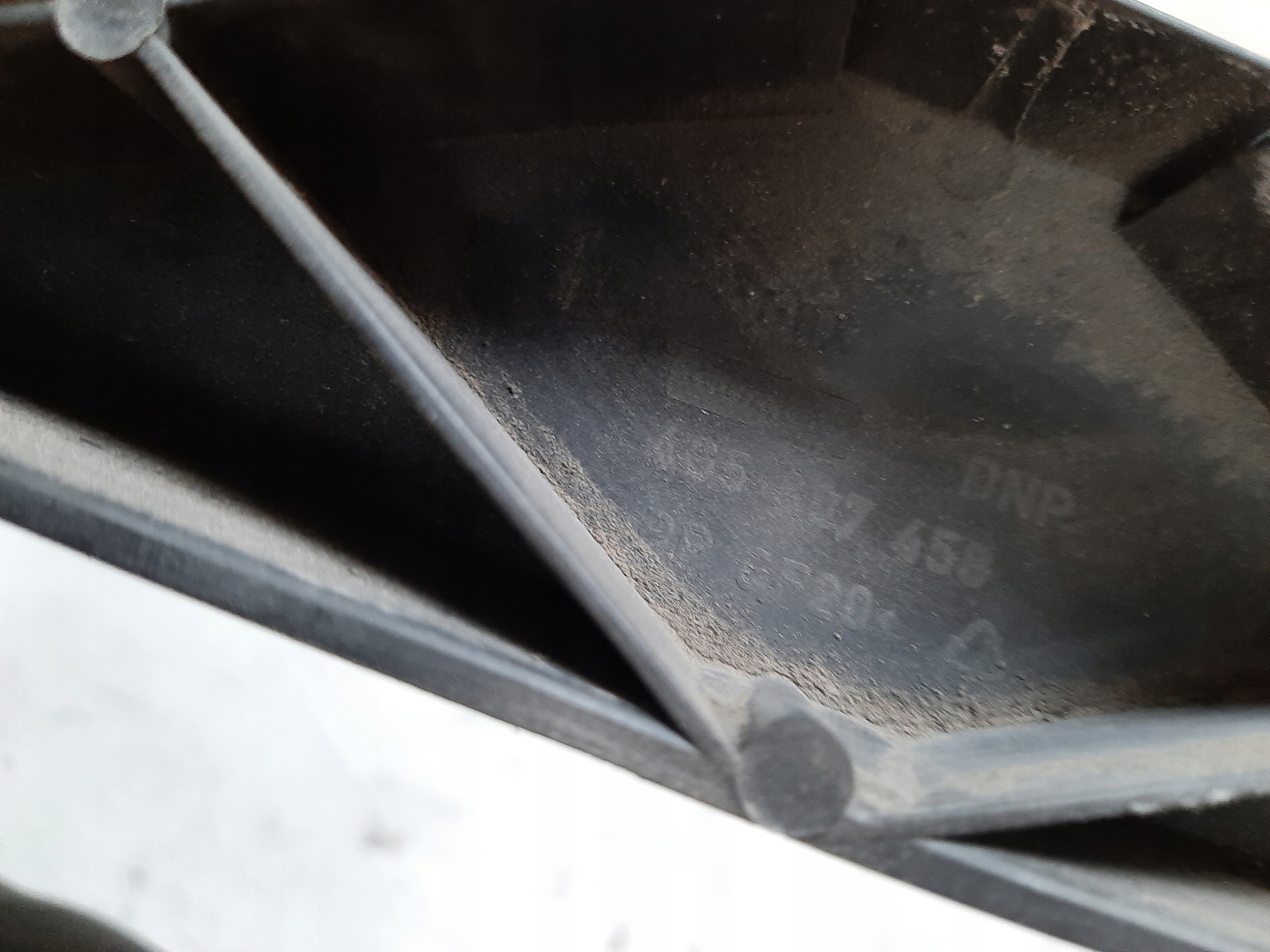 AUDI A6 C7 11-14 ŚLIZG ZDERZAKA TYŁ TYLNY ŚRODKOWY 4G5807458 - obrazek 2