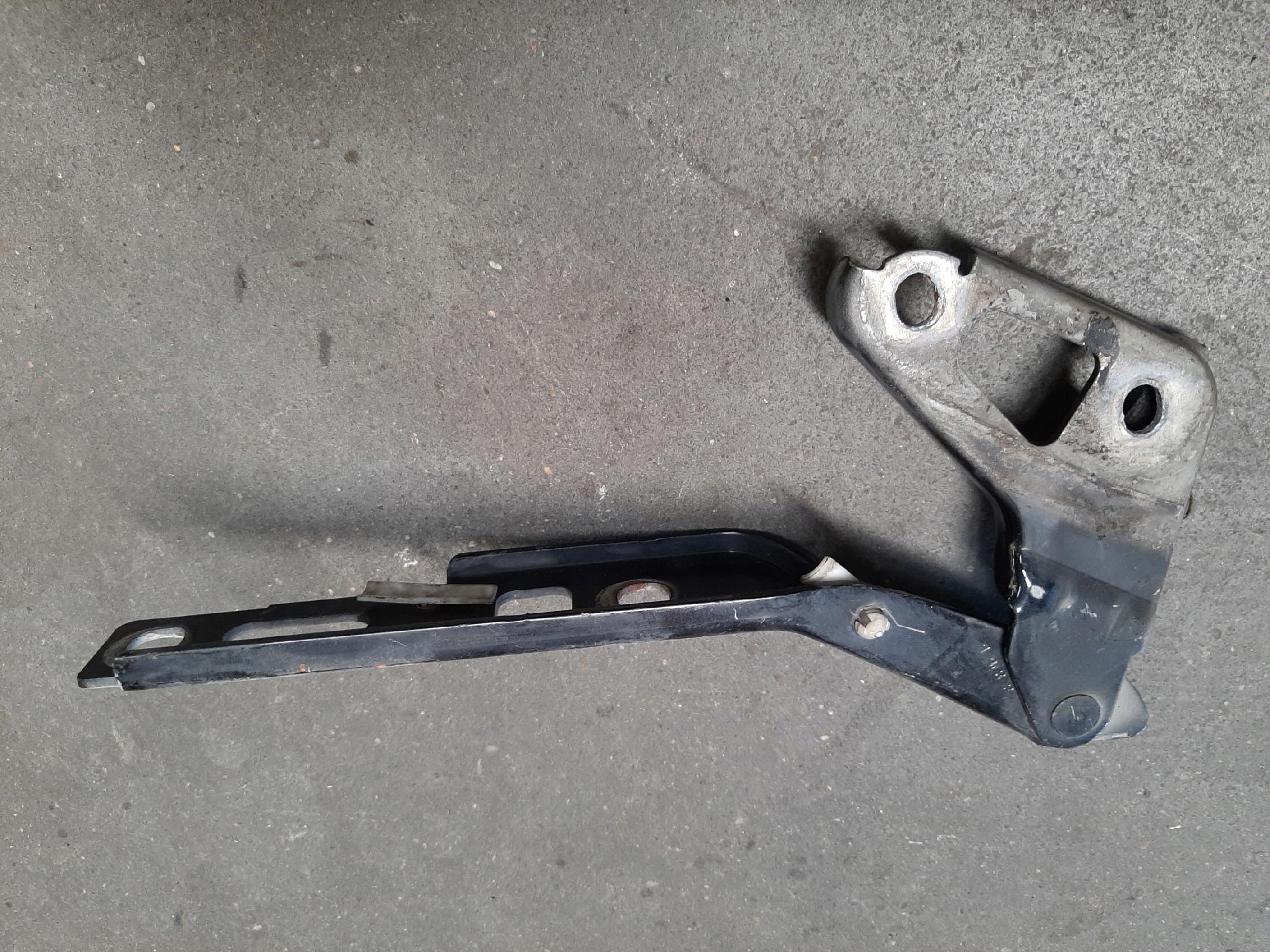 AUDI Q7 4L 2005- ZAWIAS MASKI PRAWY 4L0823302 - obrazek 2