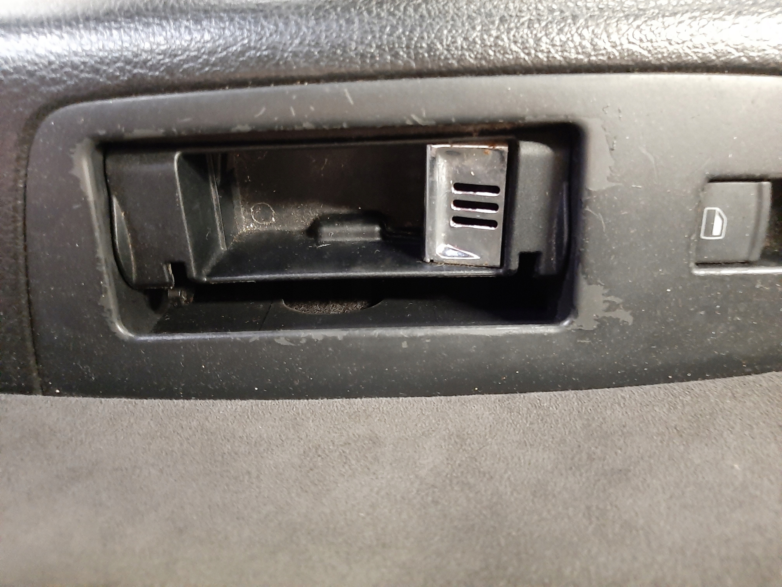 AUDI Q7 3.0 TDI 2005- BOCZEK TAPICERKA DRZWI PRAWY TYŁ 4L0867304 - obrazek 4