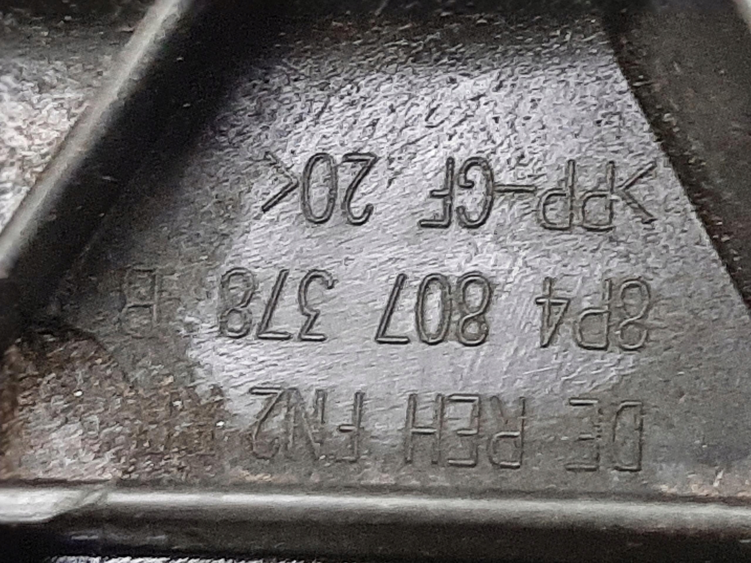 AUDI A3 8P SPORTBACK ŚLIZG MOCOWANIE ZDERZAKA PRAWY TYŁ 8P4807378B - obrazek 3