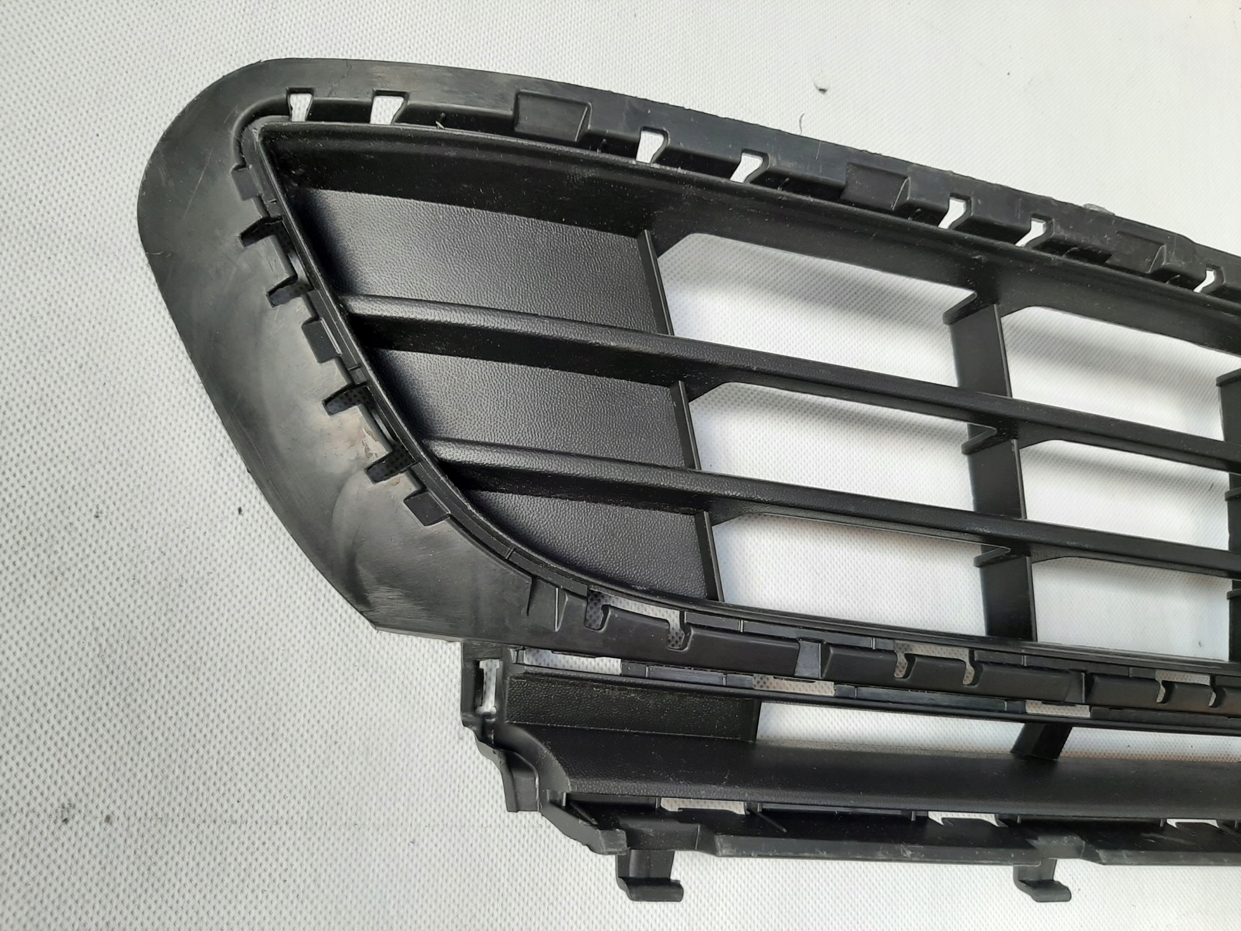 VW Golf 7 Kratka Atrapa zderzaka 5G0853677 - obrazek 2